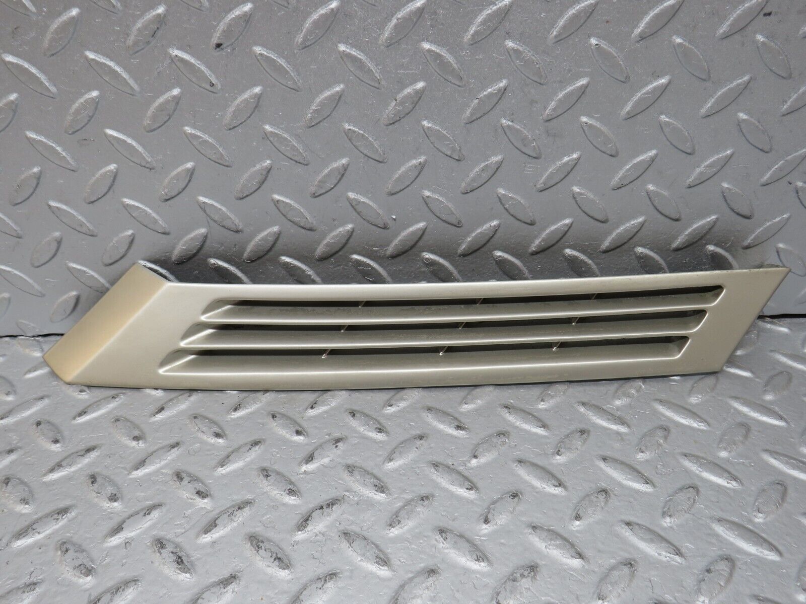 36499 Mercedes-Benz W201 190E 2.0L C Pillar Exterior Cover Right Side 2016980289