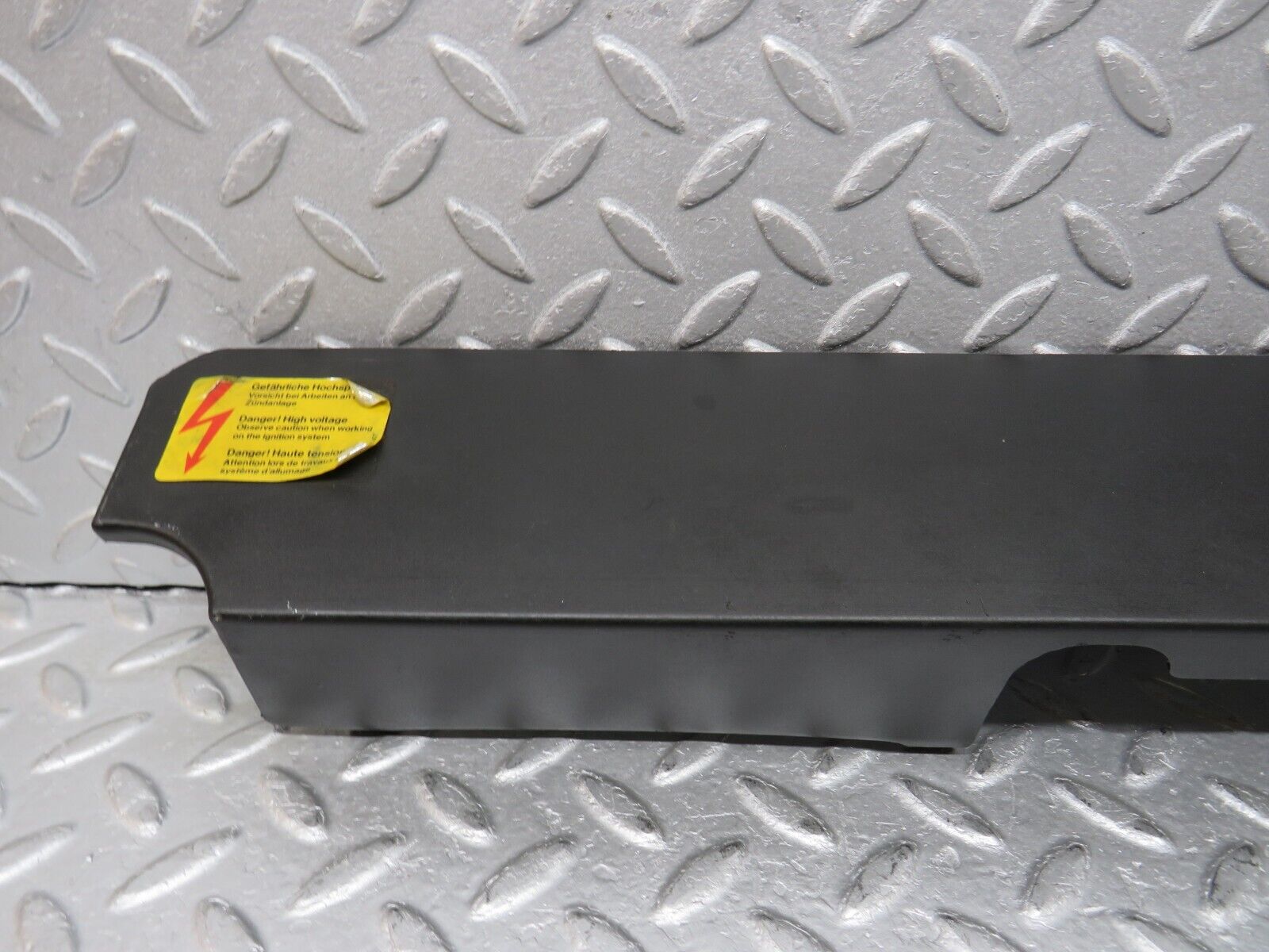 38096 Mercedes-Benz A124 320E Cabriolet Ignition Wire Cover 1041590325