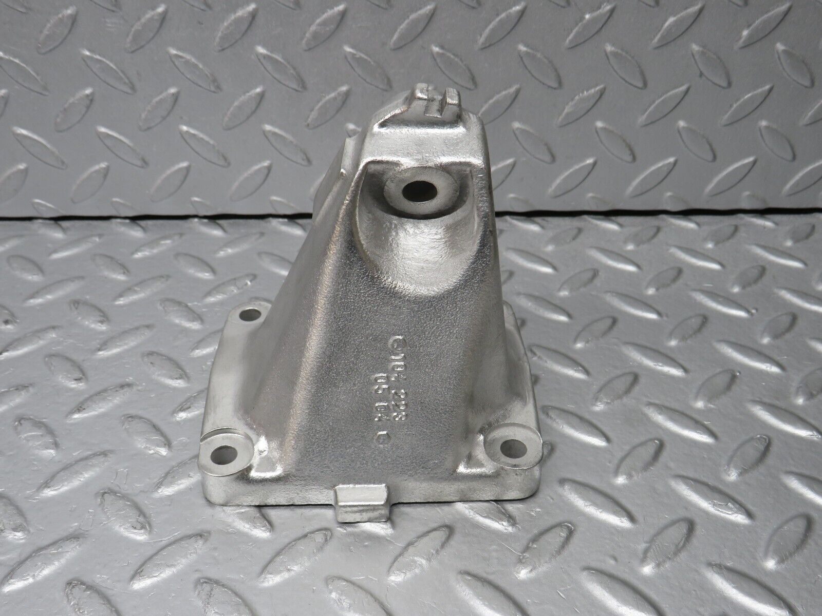 38627 Mercedes-Benz R129 280SL Coupe Engine Mount Bracket Right 1042230504