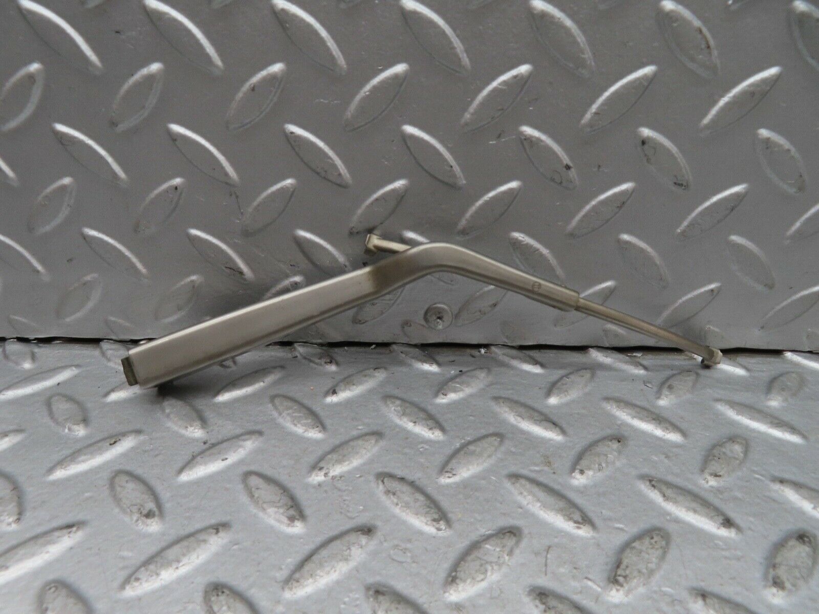 17874 Mercedes-Benz W116 450SEL Headlight Wiper Arm Left