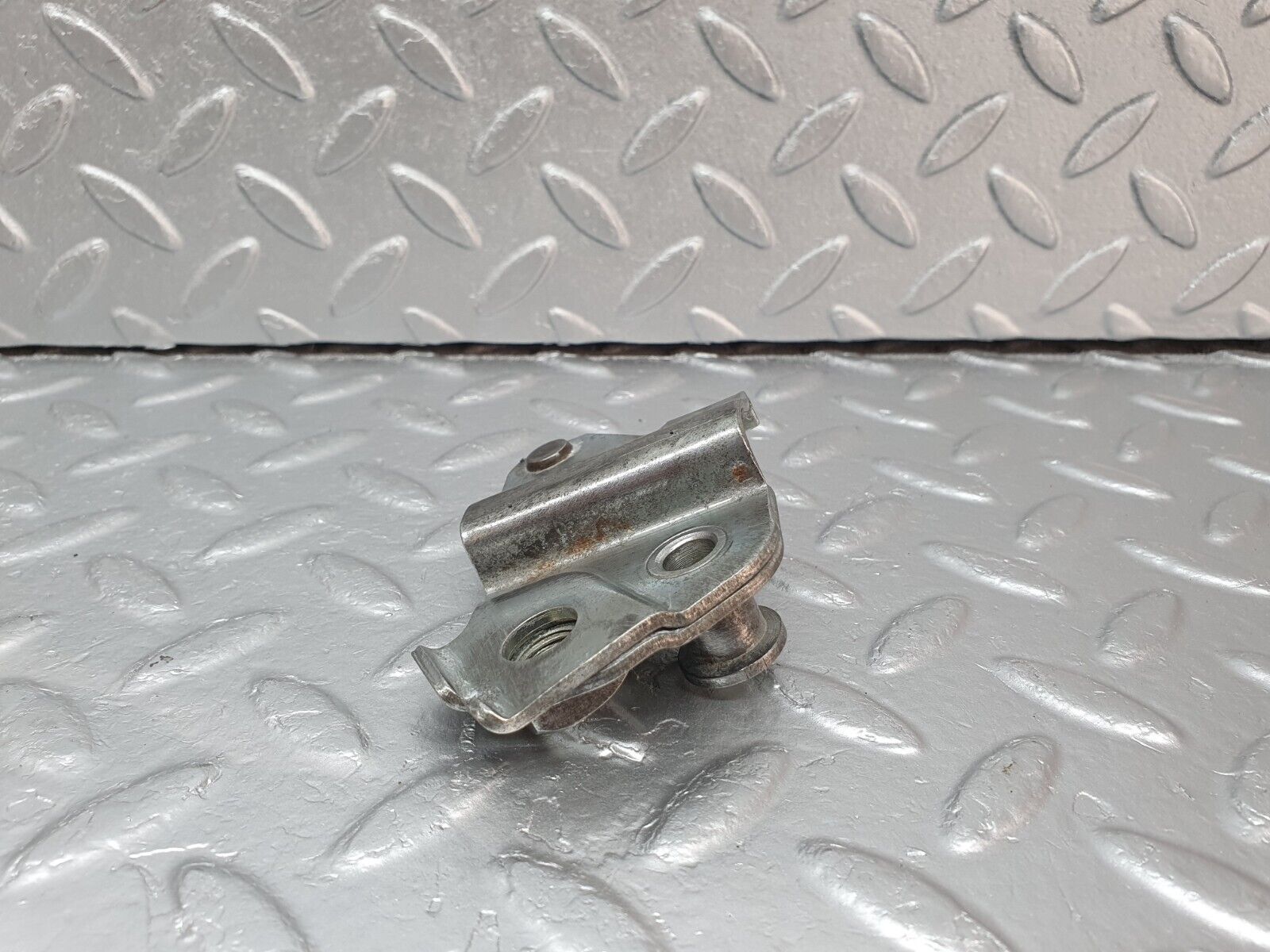 40796 Mercedes-Benz W123 300D Front Right Seat Belt Bracket