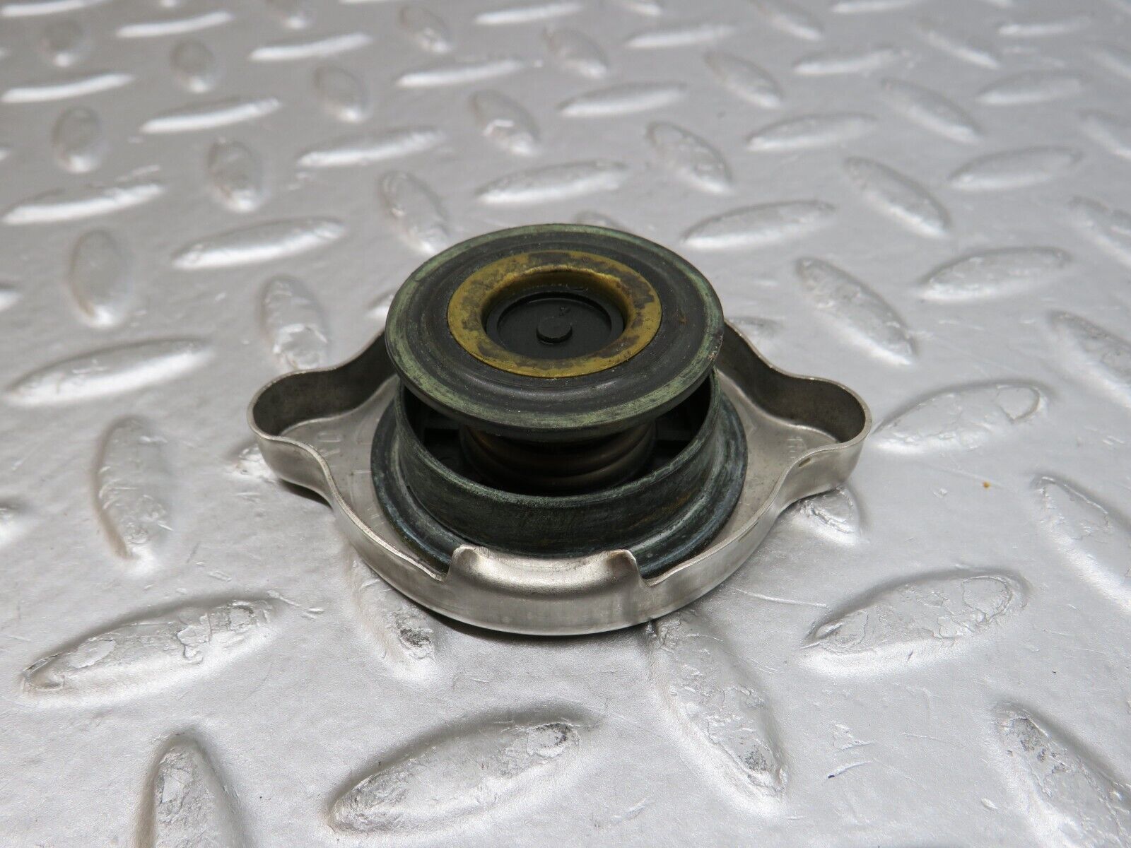 35995 Mercedes-Benz W126 420SE Coolant Reservoir Tank 1265001549