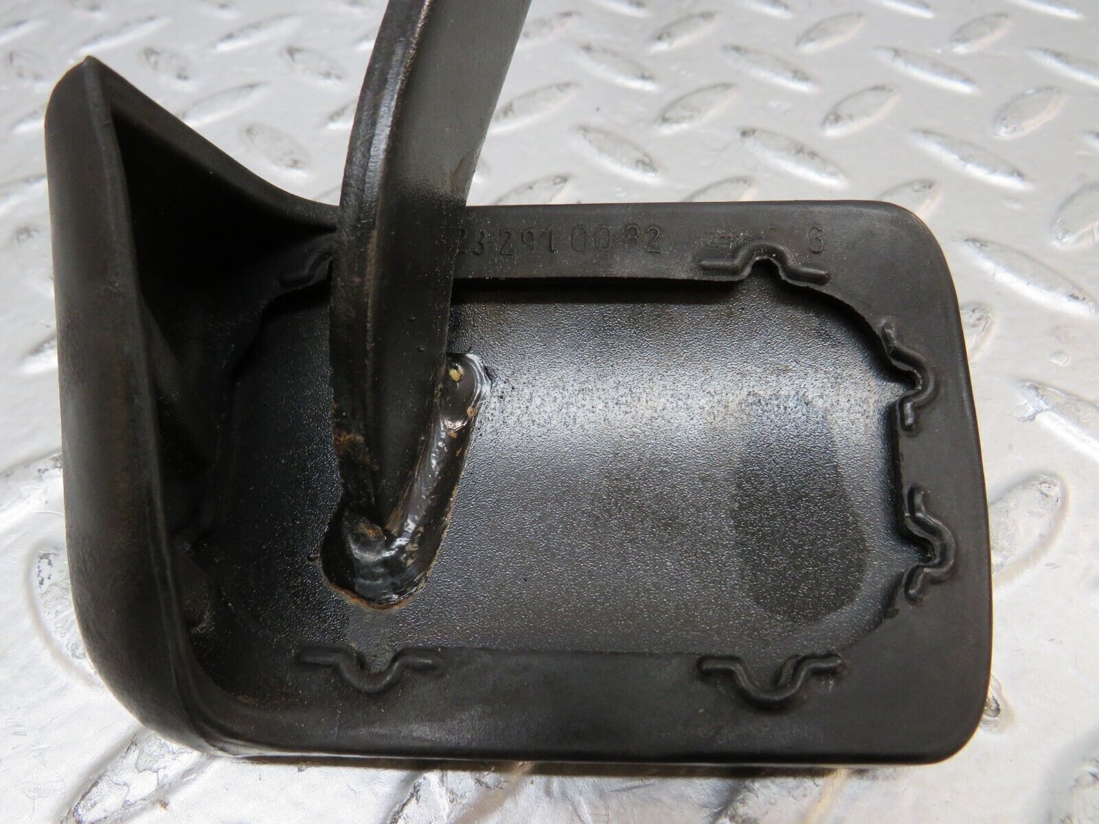 26584 Mercedes-Benz C124 220CE Coupe Brake Pedal 1232910082