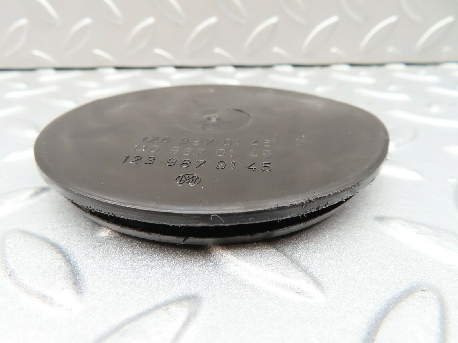 3922 Mercedes-Benz S123 200T Wagon Cover Lid 1239870145