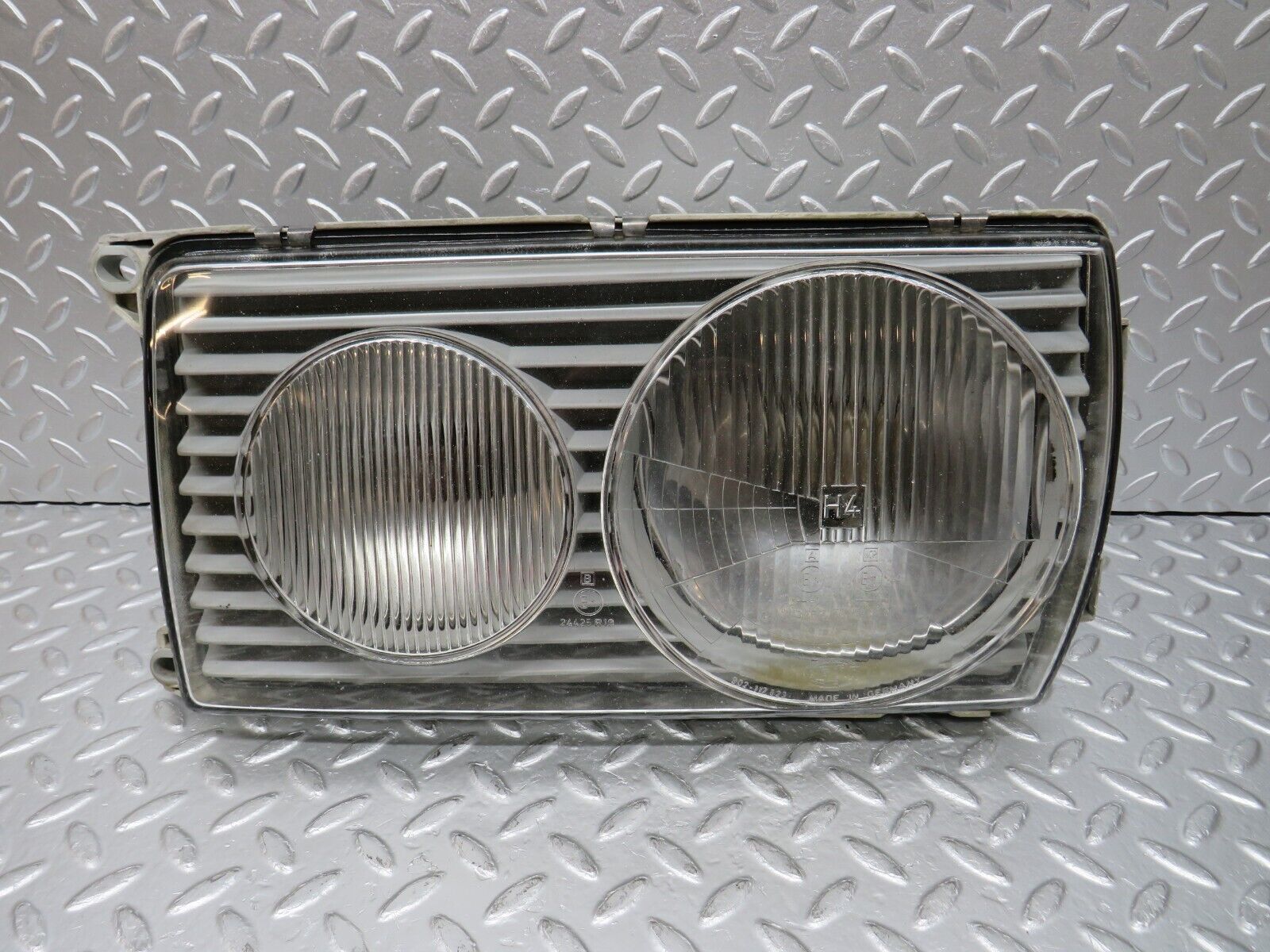 31058 Mercedes-Benz W123 200D Headlight Hella Left Side 117683-00