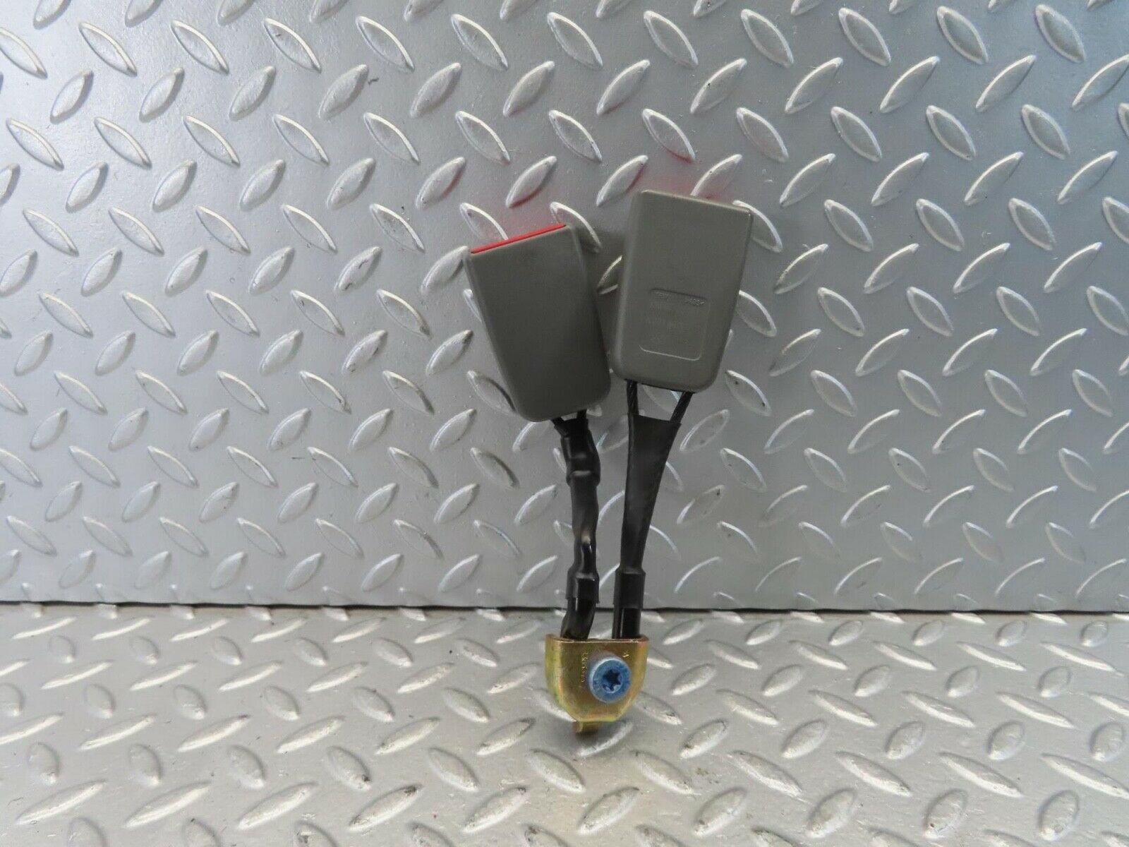 11216 Mercedes-Benz W221 S320 Rear Seat Belt Buckle 2218600269