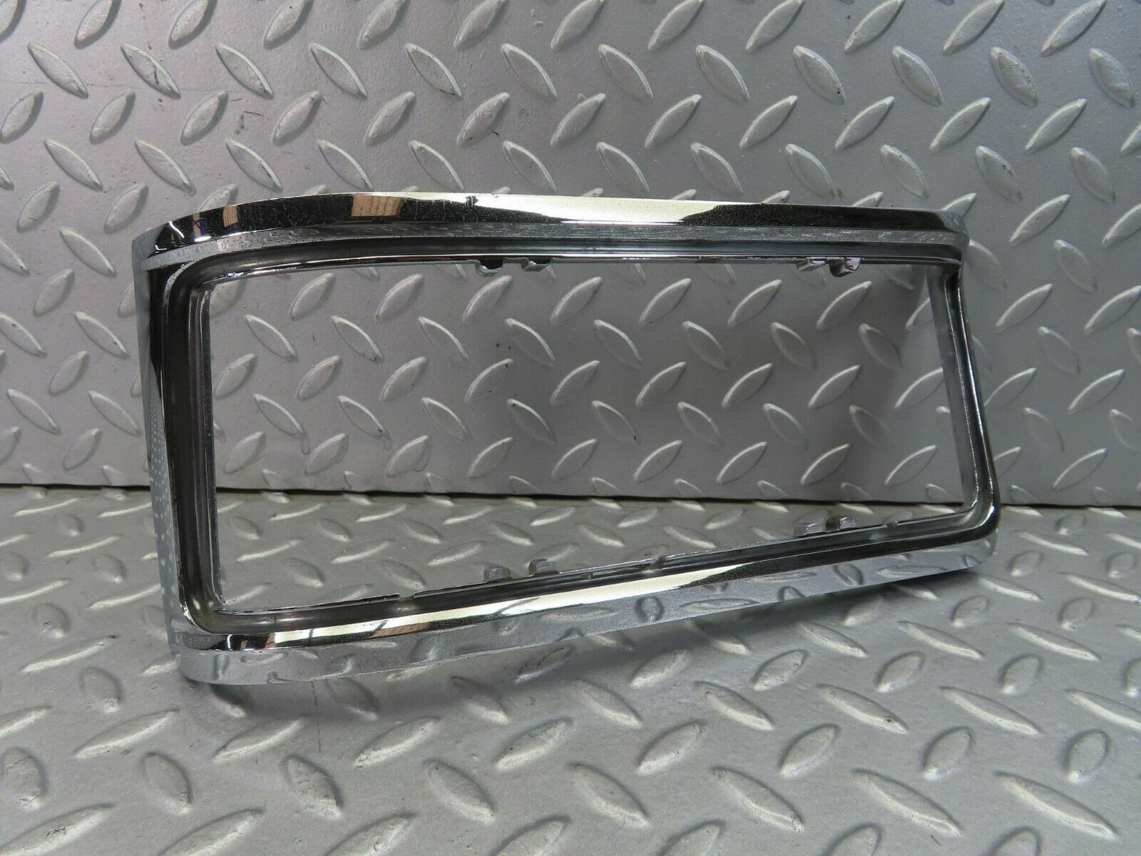 8511 Mercedes-Benz W115 Tail Light Chrome Frame Left 1158260159
