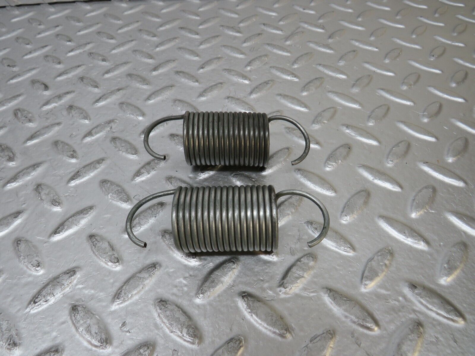 26892 Mercedes-Benz W123 240D Front Seat Adjustment Spring Pair