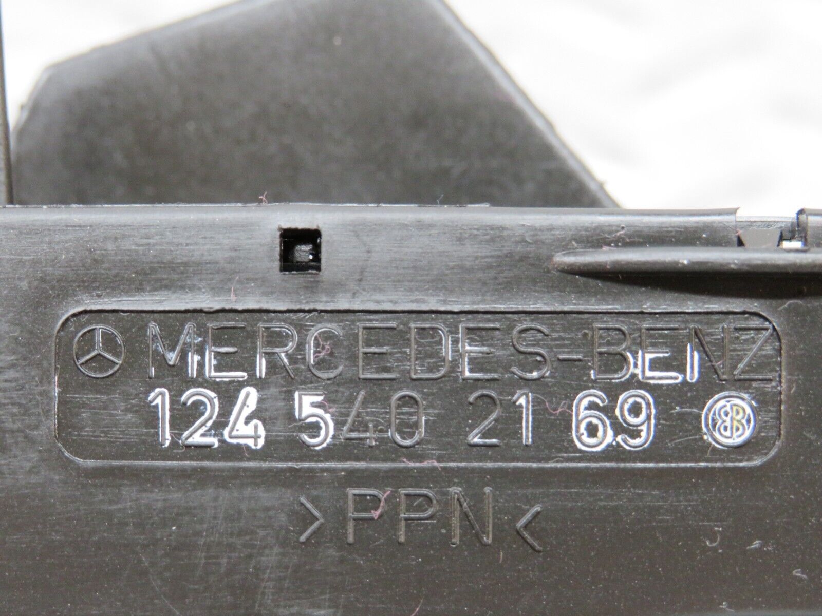 27695 Mercedes-Benz S124 300TE Cable Wire Distributor Connector 1245402169