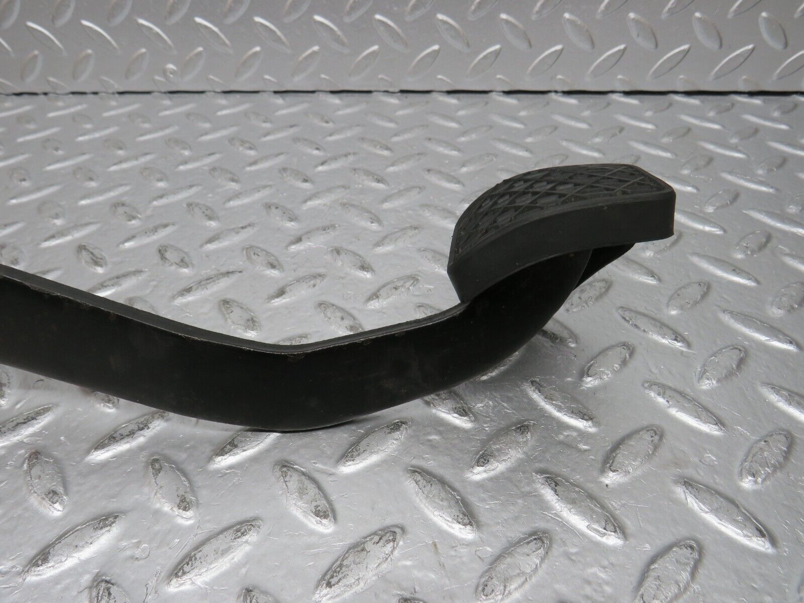 31146 Mercedes-Benz W123 200D Brake Pedal With Rubber