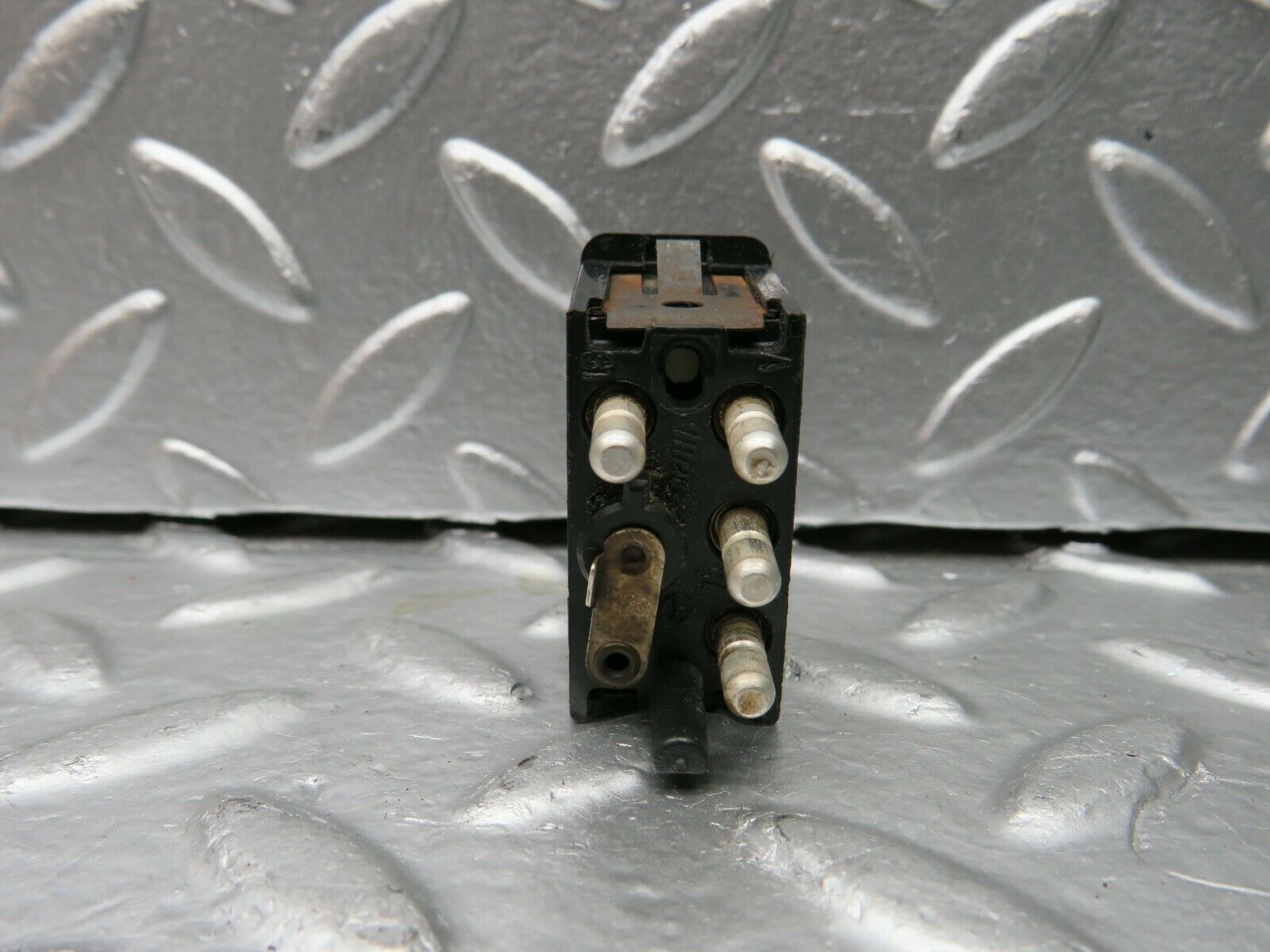 22779 Mercedes-Benz C107 450SLC Coupe Rear Heated Window Switch 0008206010