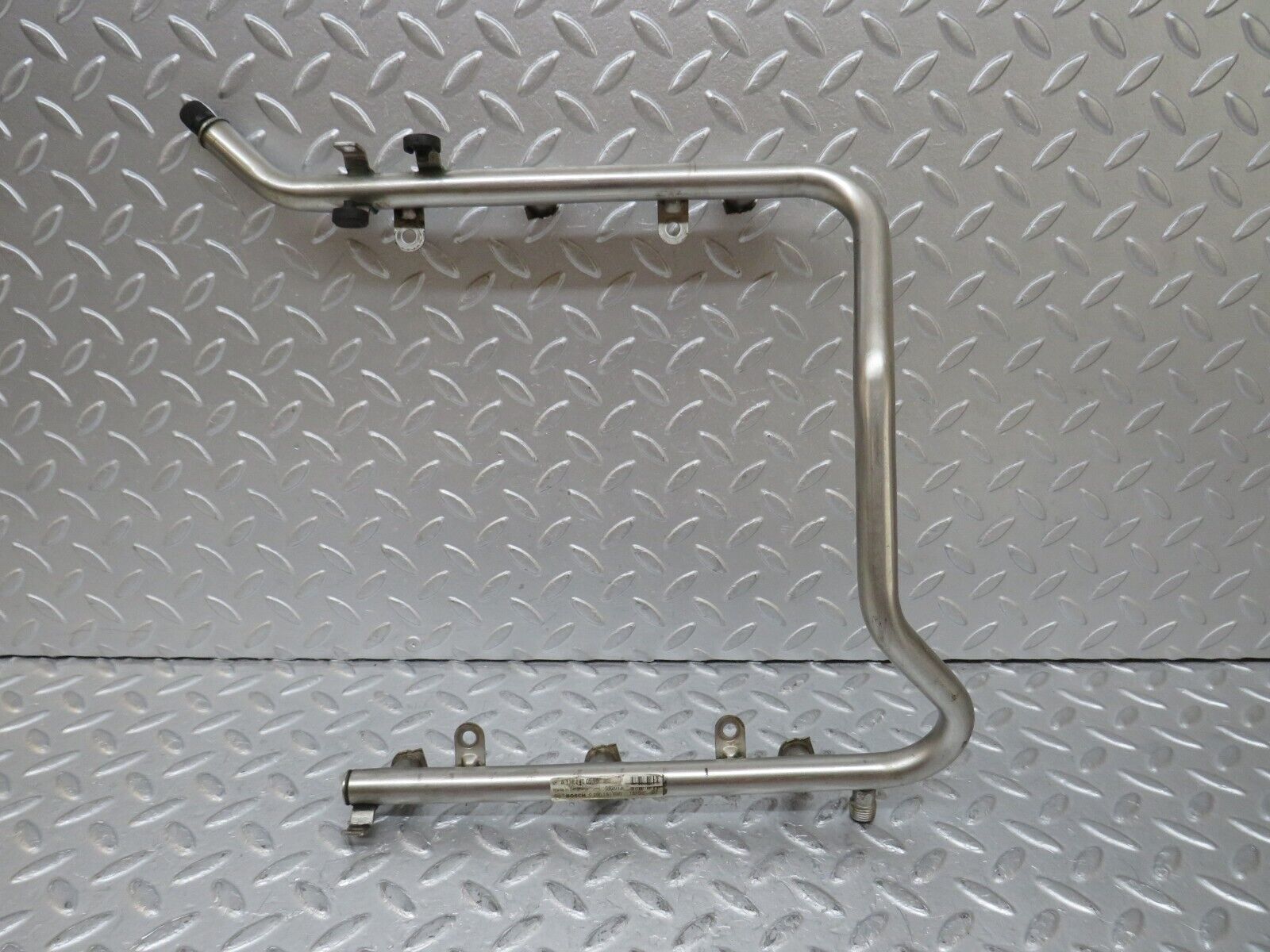 35018 Mercedes-Benz W210 320E Fuel Injector Rail 0280151080 1120700595