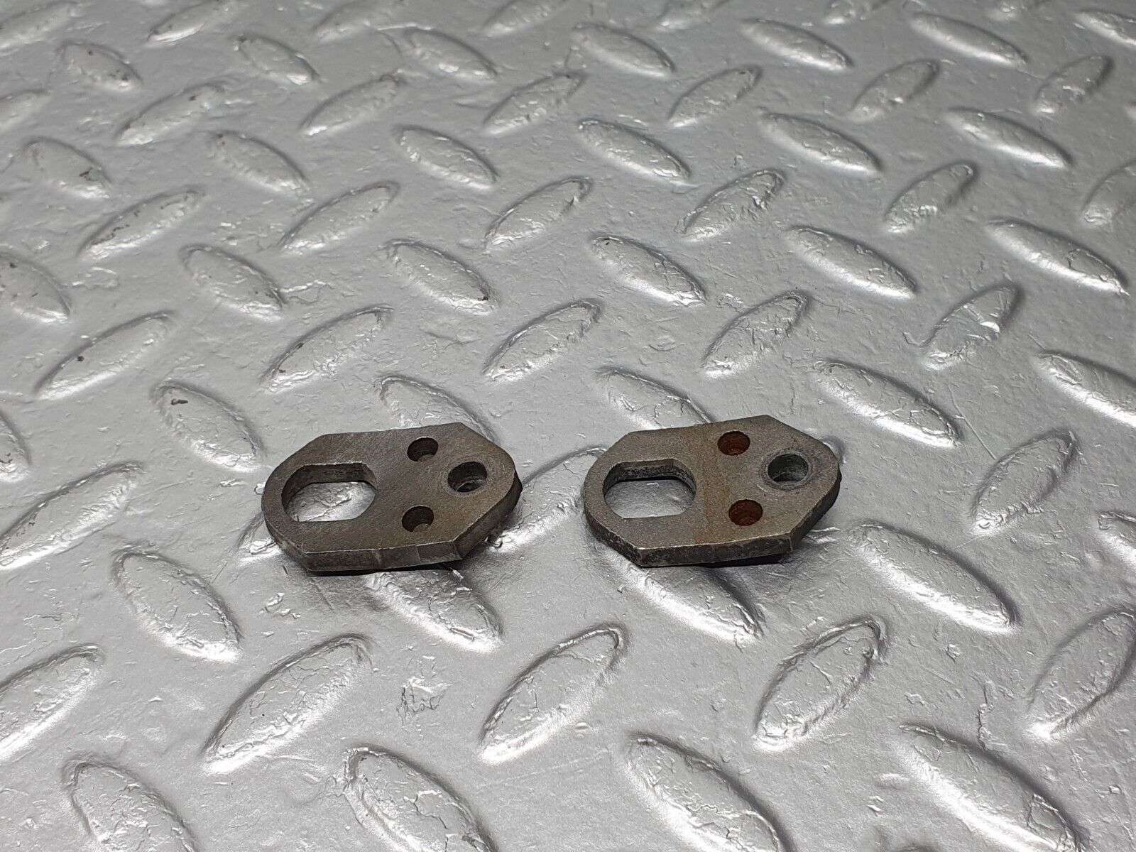 41362 Mercedes-Benz W116 350SE Fuel Injector Bracket Holder 2X