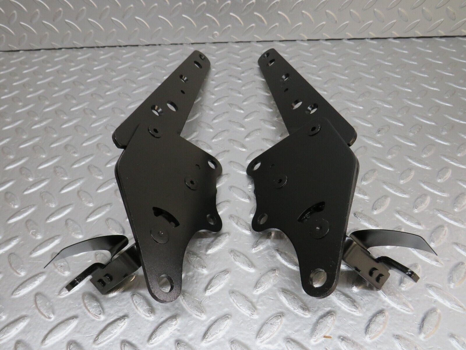 32514 Mercedes-Benz S124 300TE Wagon Rear Seat Hinge Pair