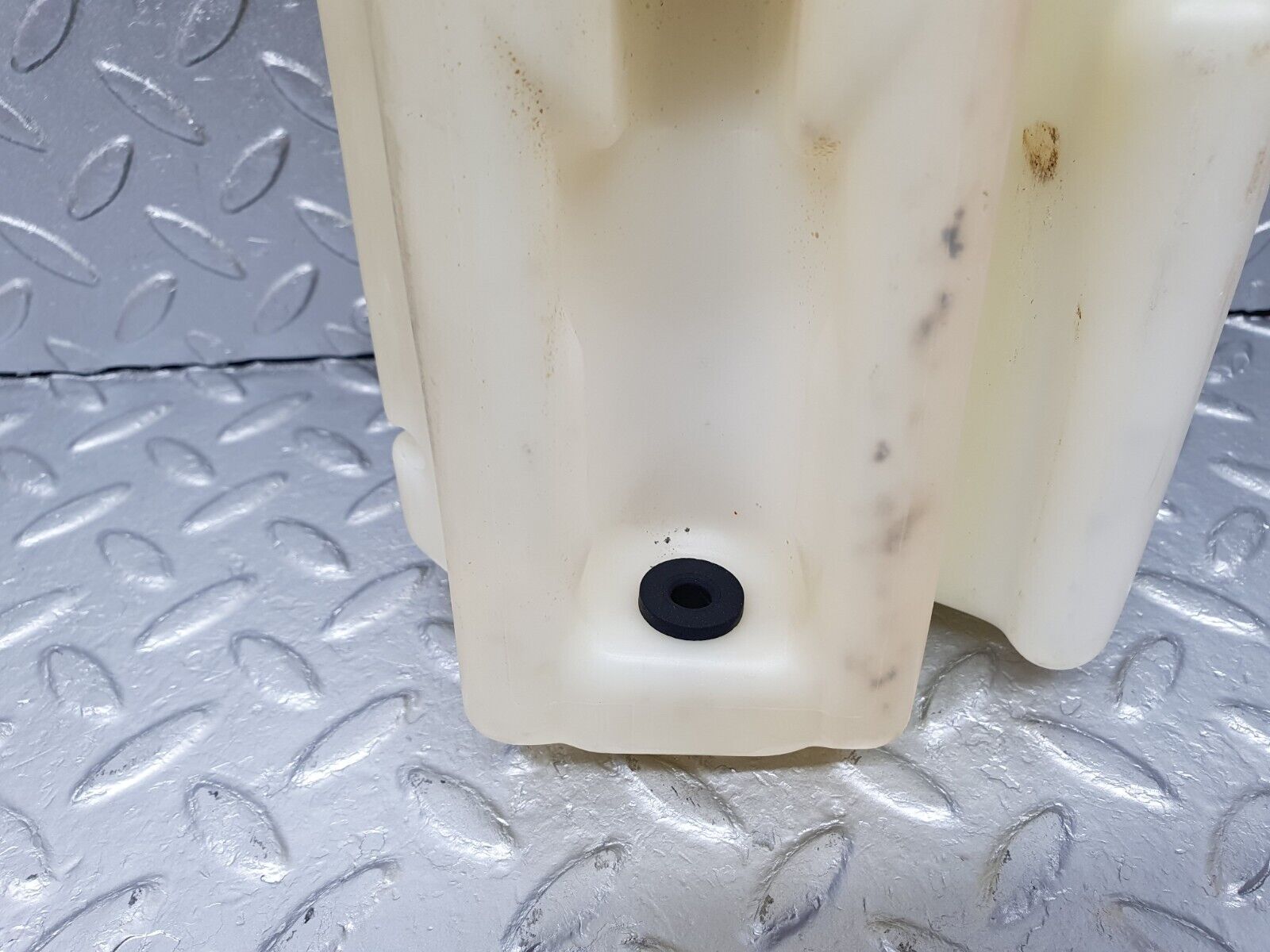 40814 Mercedes-Benz W123 300D Windscreen Washer Fluid Reservoir 1238690720 1238690072