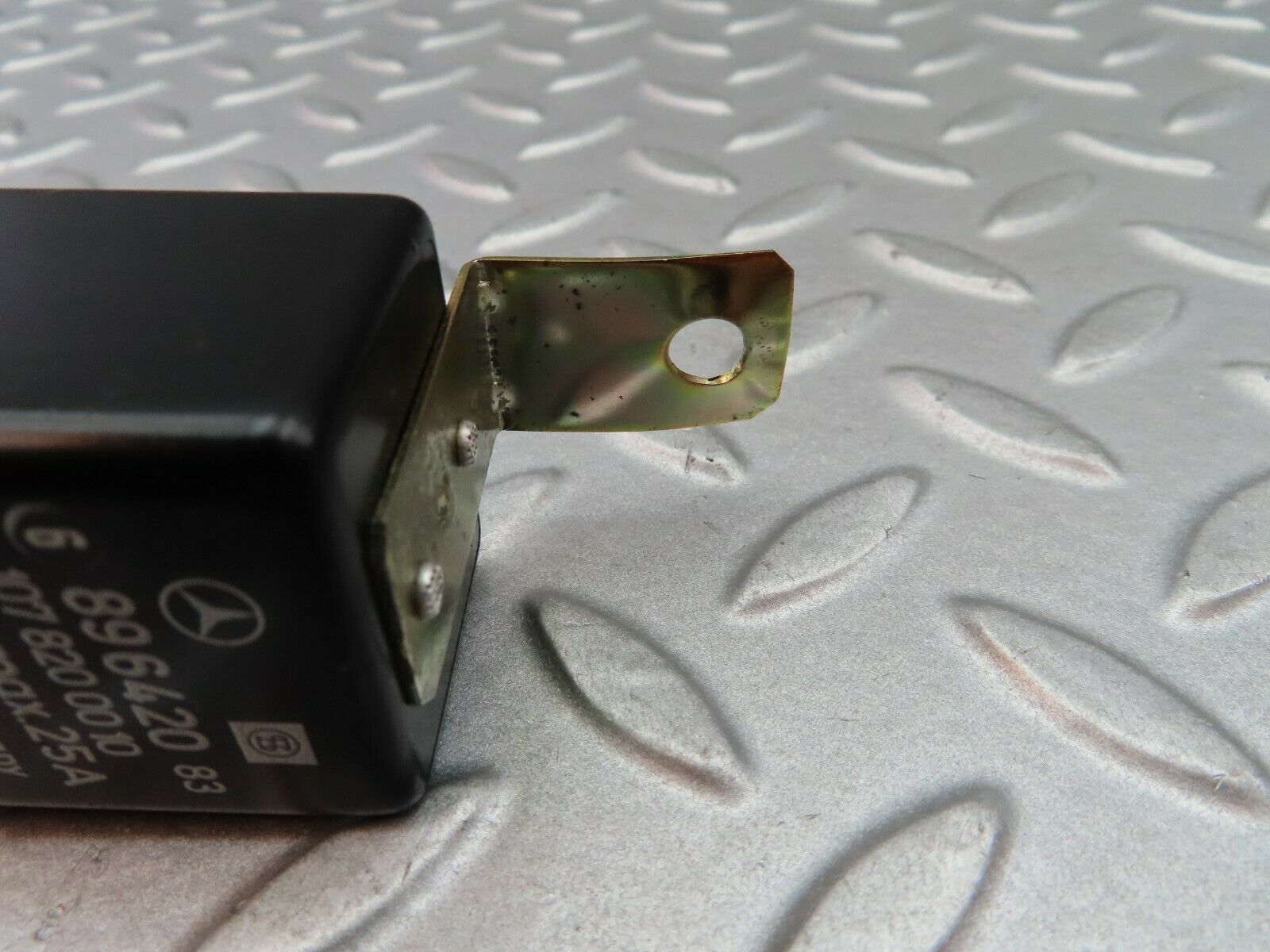 5792 Mercedes-Benz W123 200 Rear Heated Window Relay 1078200010