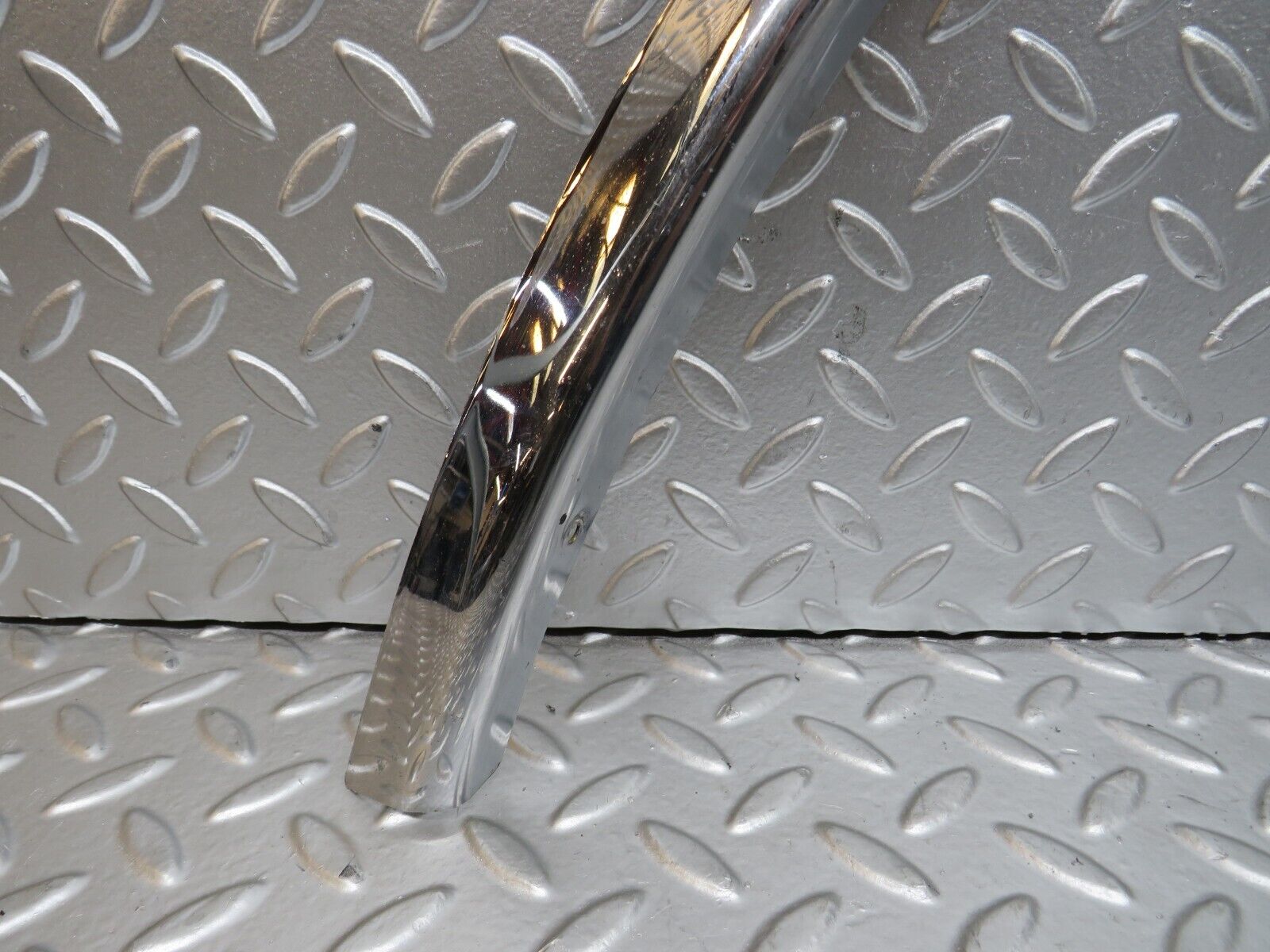 28181 Mercedes-Benz W123 280E Wheel Arch Chrome Fender Wing Trim Rear Left