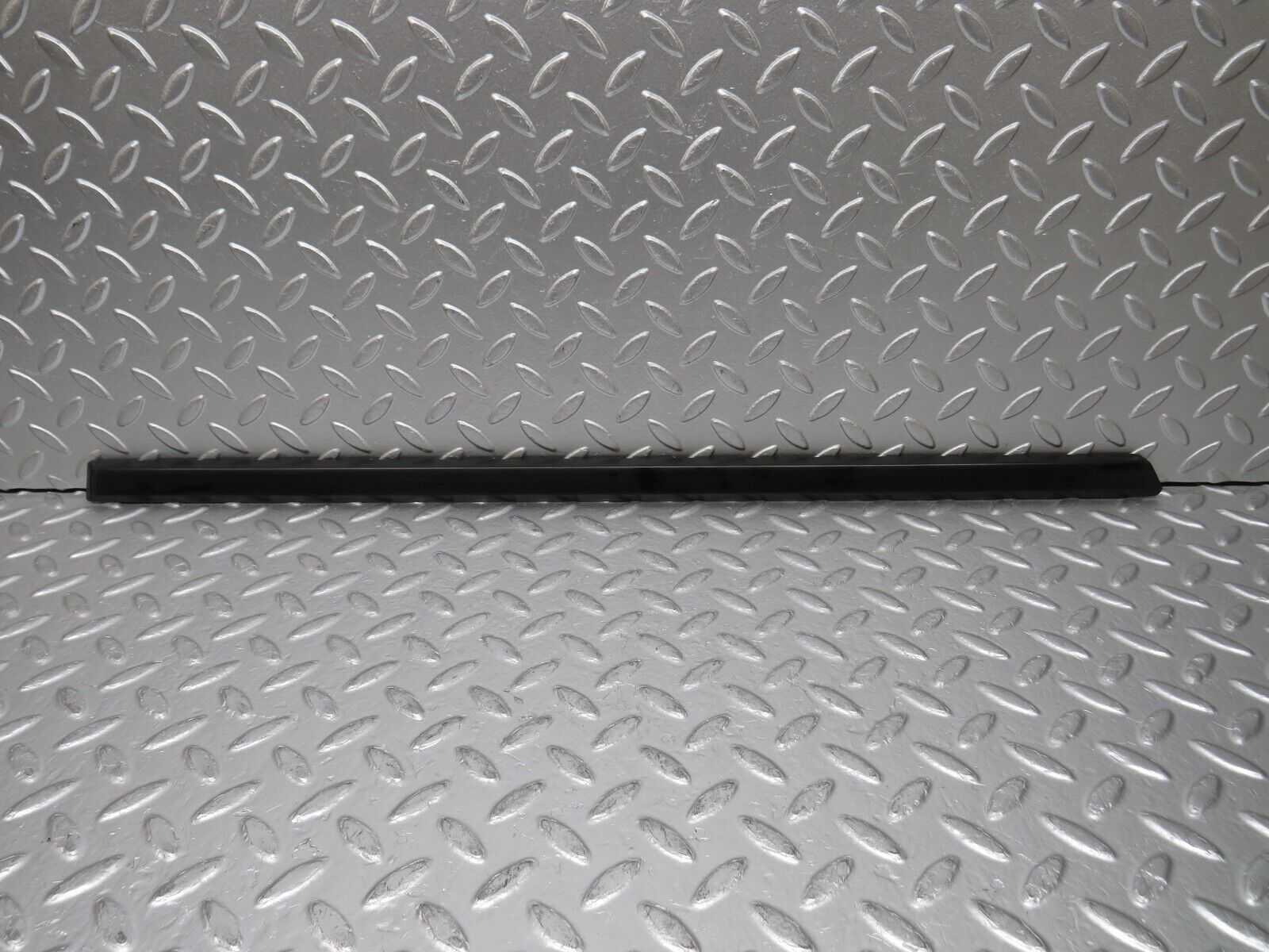 30786 Mercedes-Benz W201 190E 2.0L Rear Right Door Centre Moulding Trim