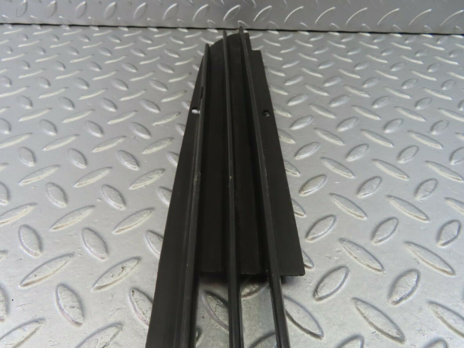 8866 Mercedes-Benz W115 Front Lower Grill Right