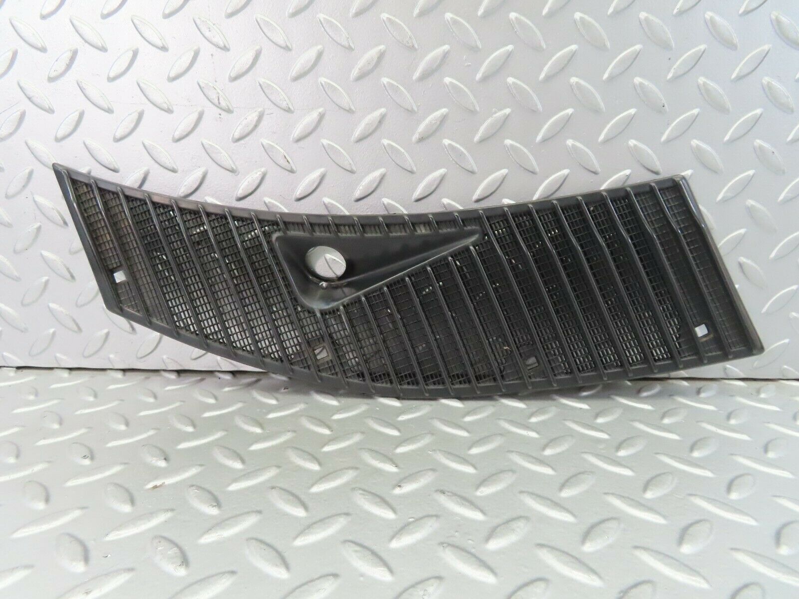 7570 Mercedes-Benz S123 230TE Wagon Air Intake Grill Right Side 1238363065