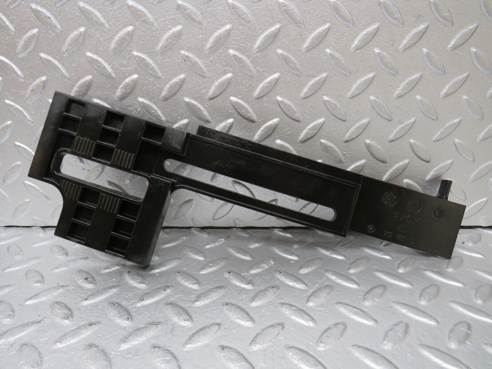 34808 Mercedes-Benz W210 320E Front Bumper Bracket Pair 2108850295 2108850195