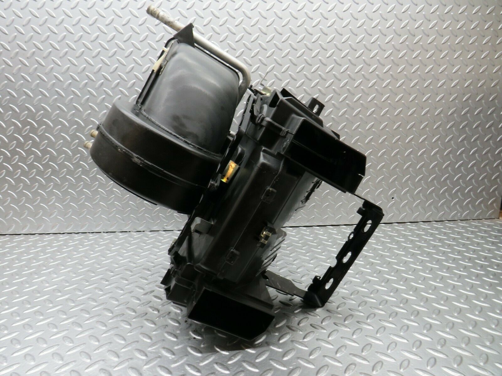 24136 Mercedes-Benz W123 280E Heater Box Blower Housing 0130062800