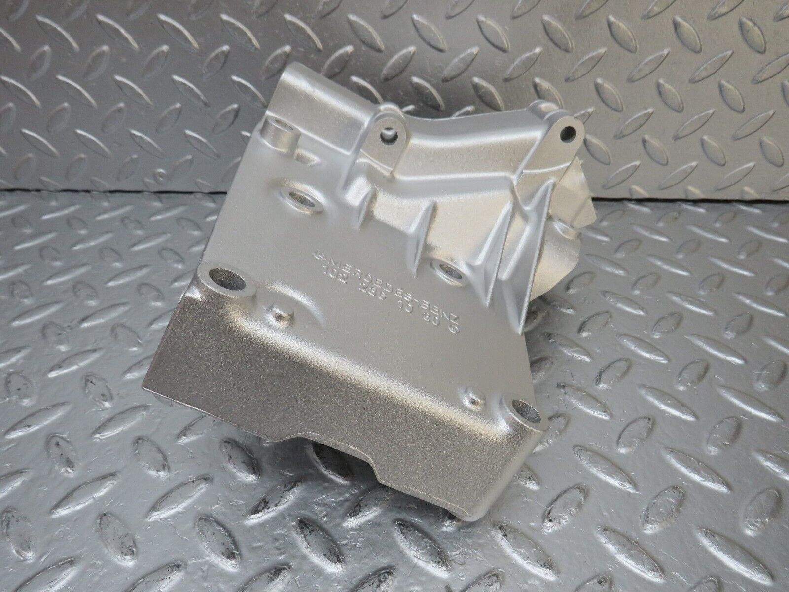 33791 Mercedes-Benz W201 190E 2.0L Power Steering Pump Bracket 1022361030