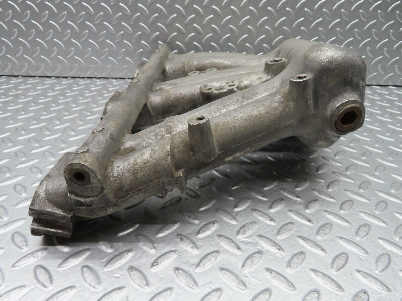 20879 Mercedes-Benz W114 250CE Coupe Intake Manifold 1301410101