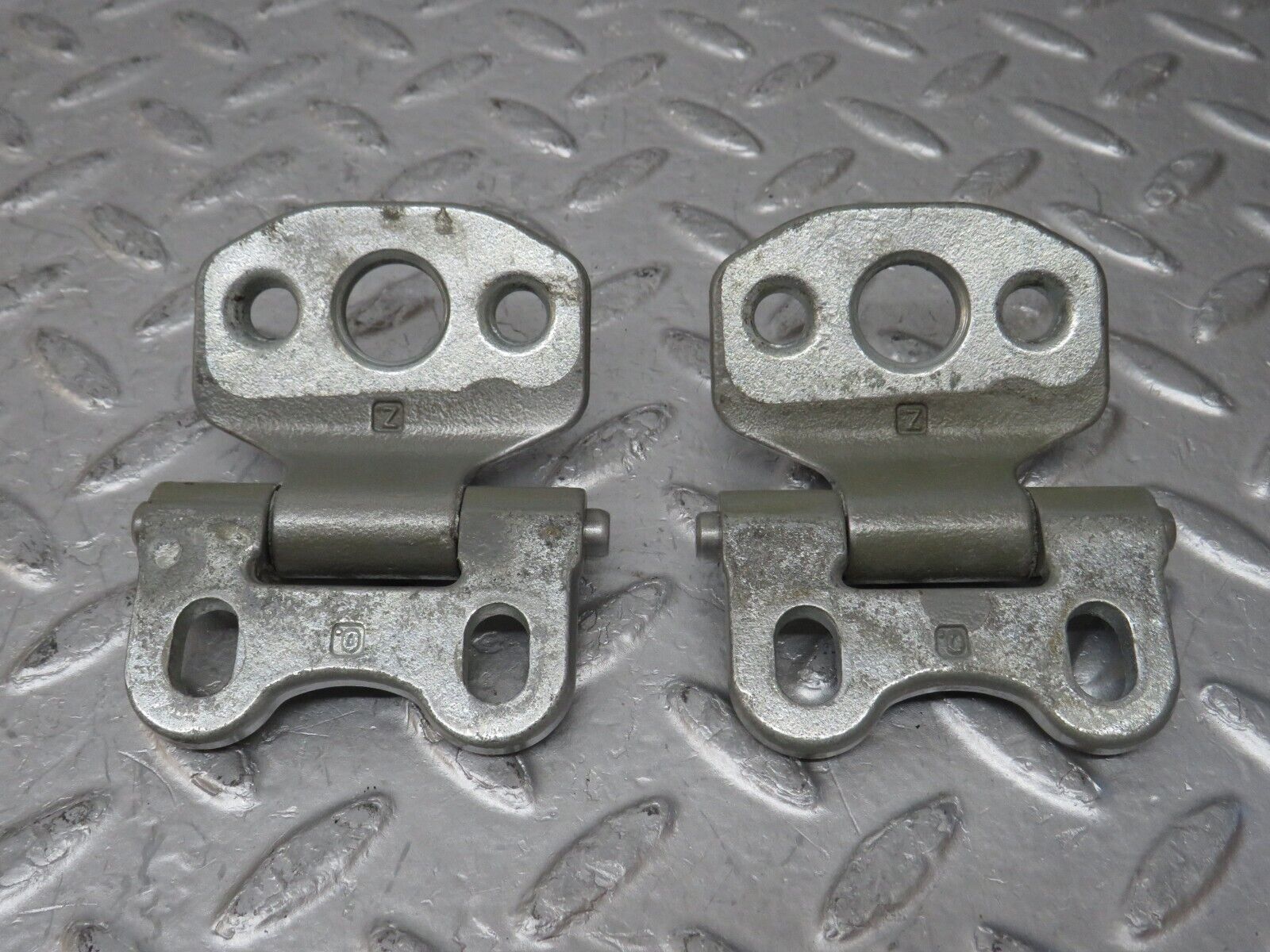 34915 Mercedes-Benz W210 320E Door Hinge Left Side