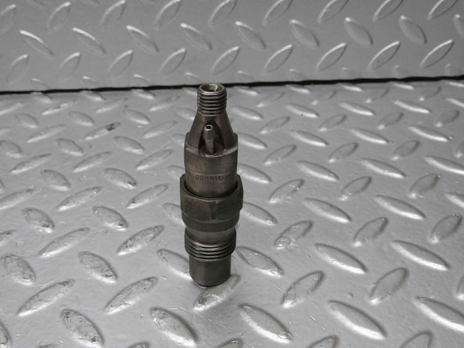 32901 Mercedes-Benz W123 300D Fuel Injector Bosch KCA30S35/4