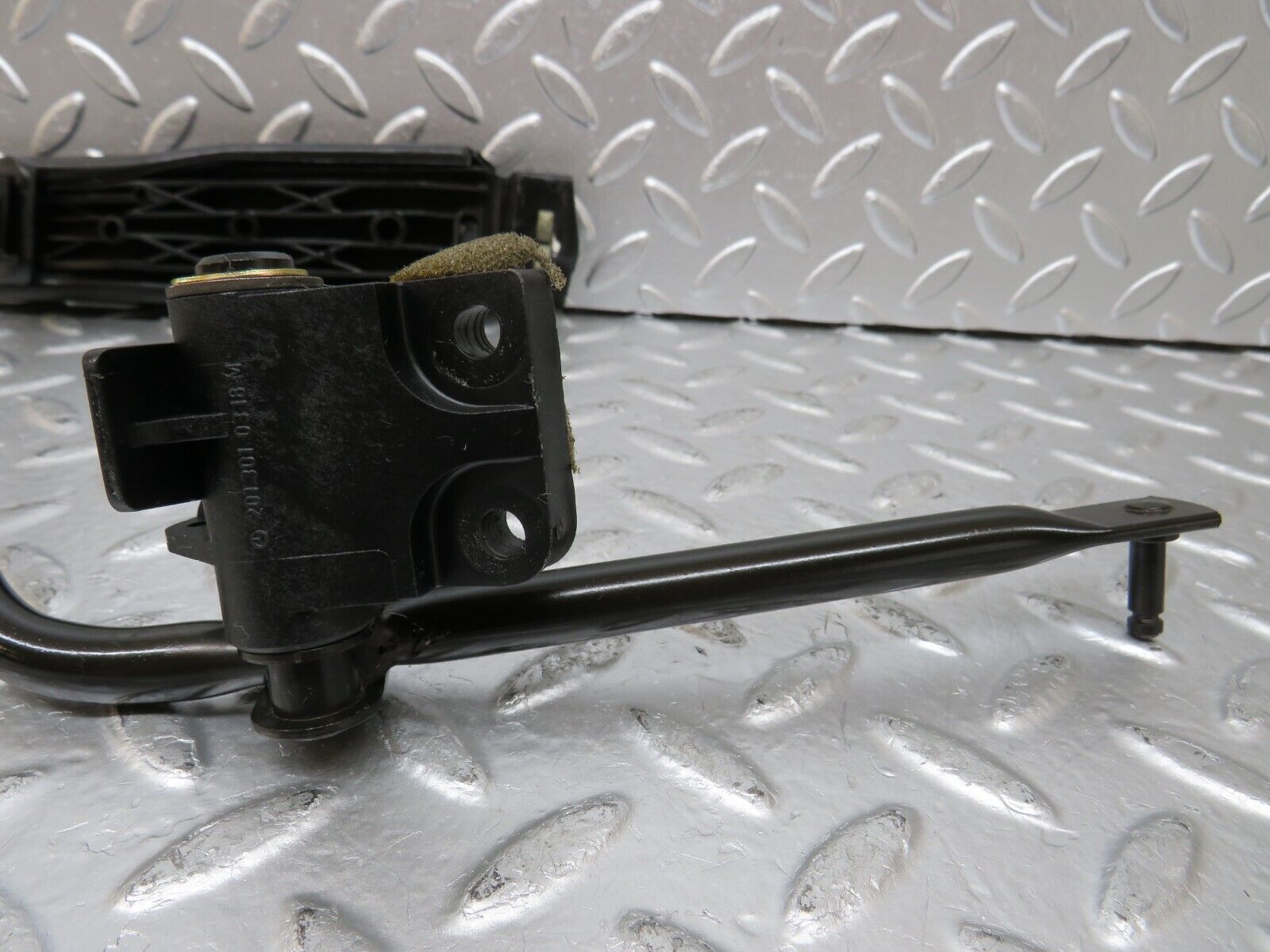 25806 Mercedes-Benz W124 280E Accelerator Pedal With Rubber 1233010082