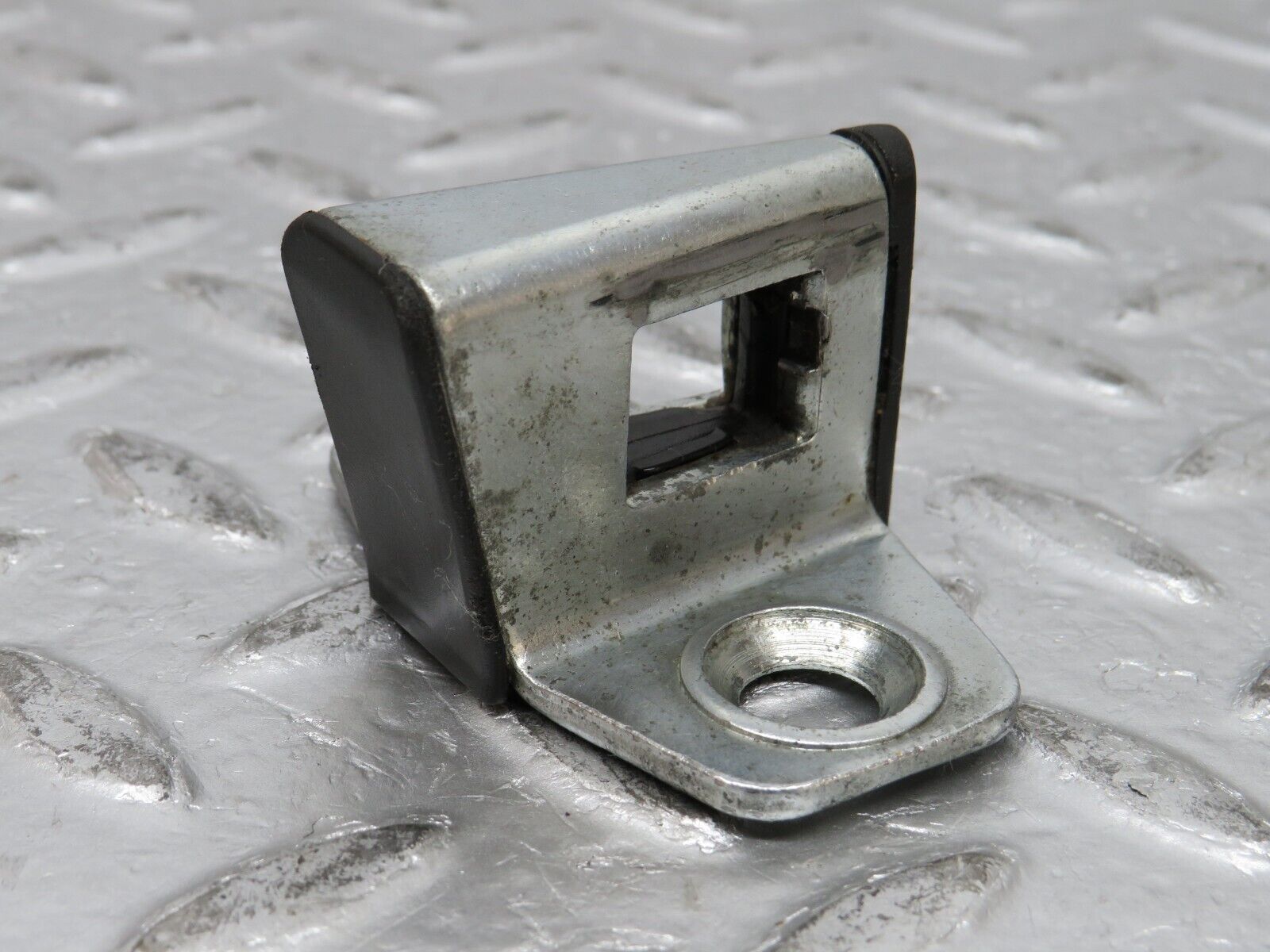 32377 Mercedes-Benz S124 300TE Wagon Door Lock Latch