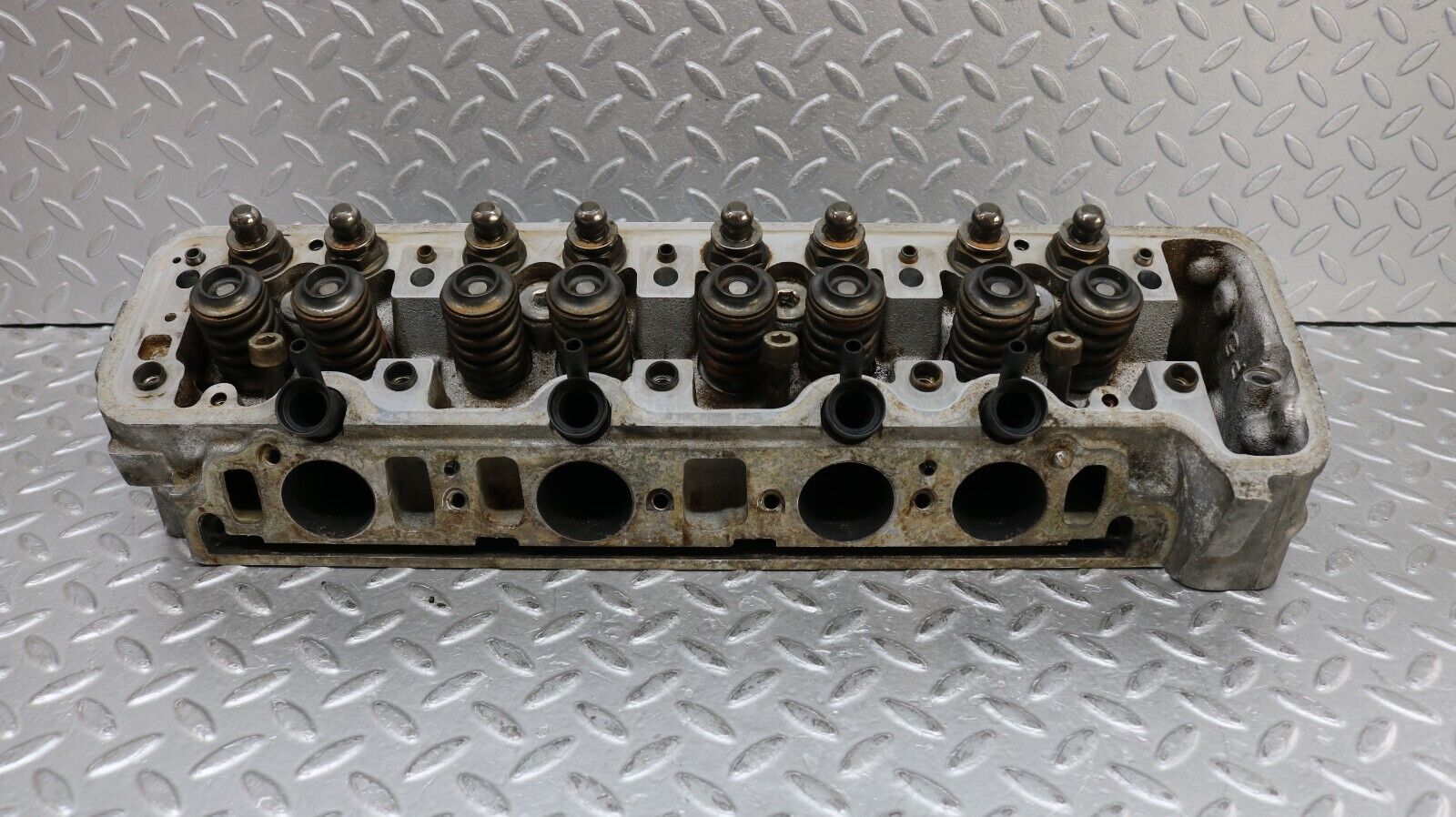 37170 Mercedes-Benz C126 420SEC Coupe Cylinder Head Left Side 1160164001