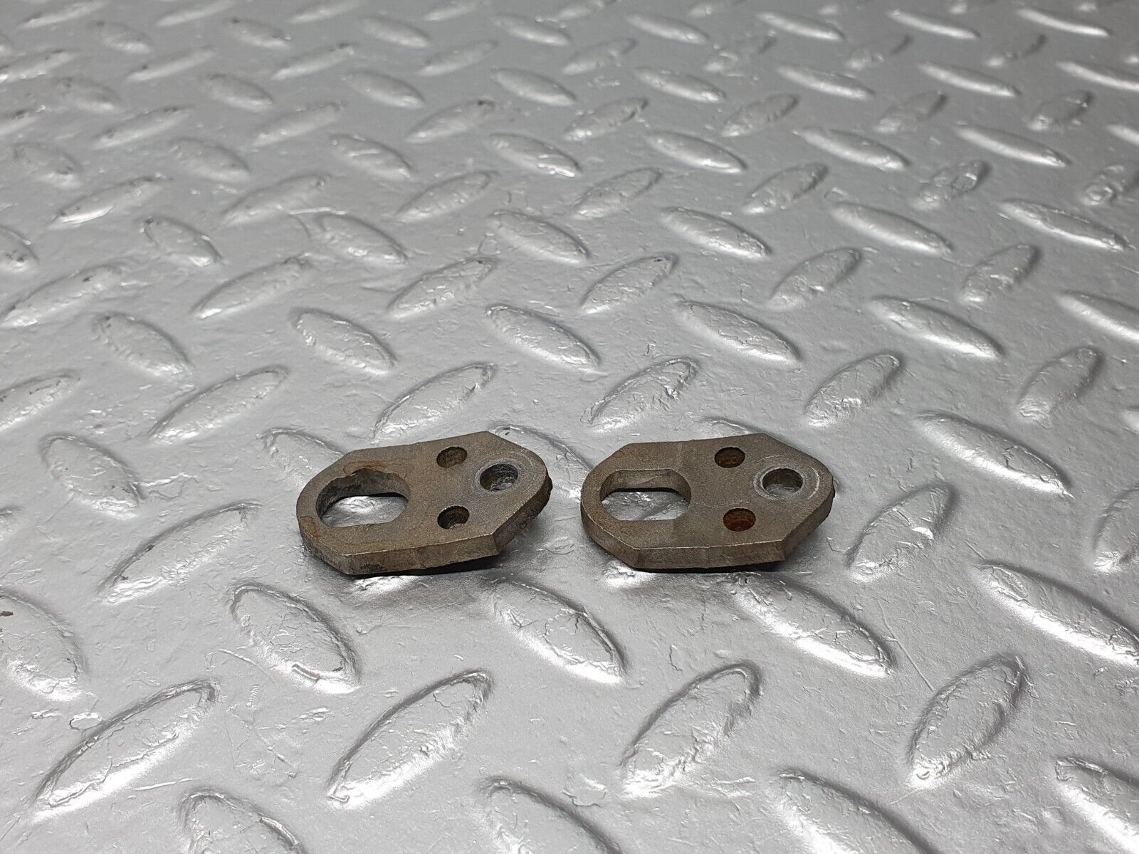 41360 Mercedes-Benz W116 350SE Fuel Injector Bracket Holder 2X