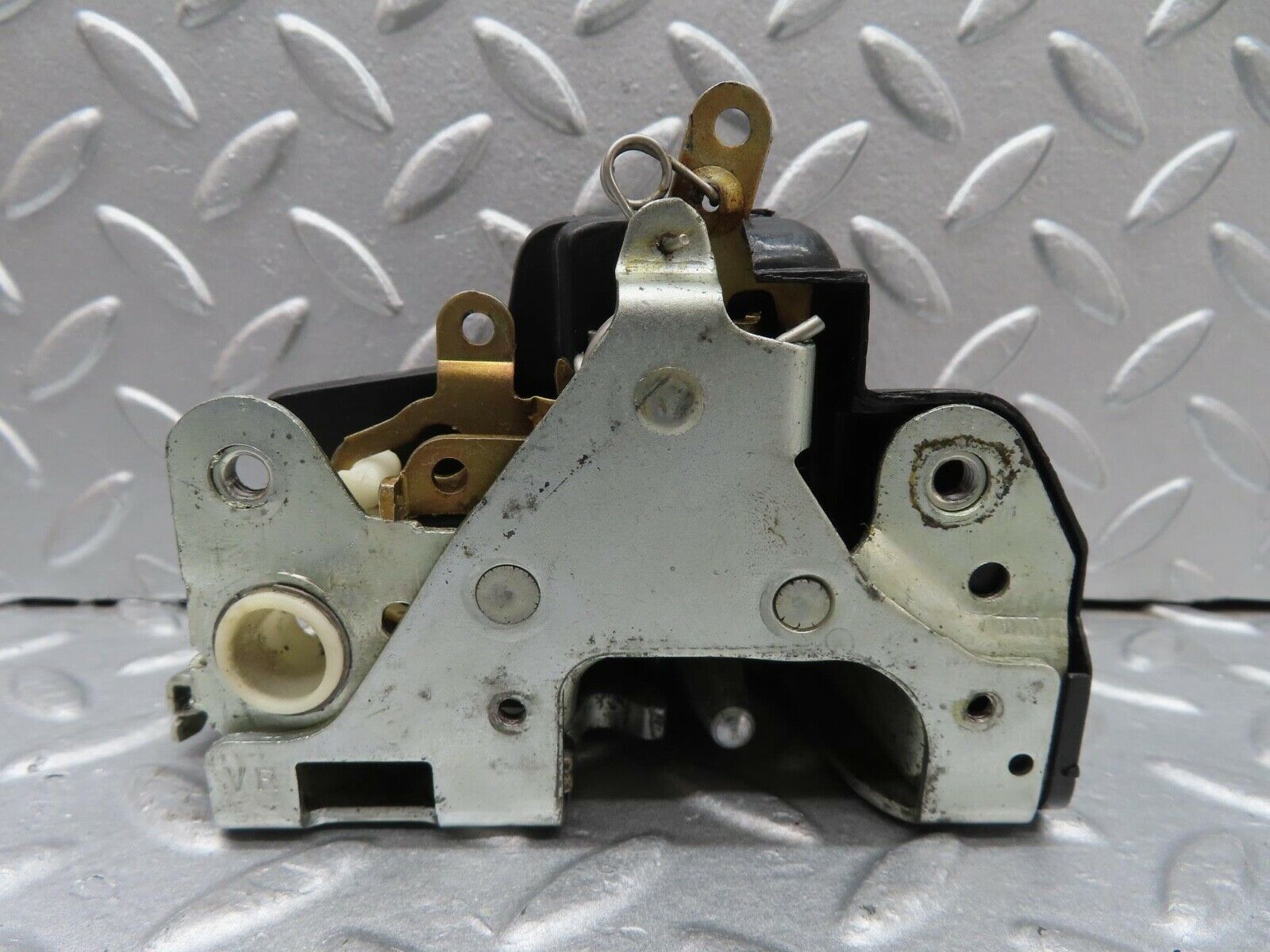 16050 Mercedes-Benz W123 280E Front Right Door Lock Mechanism 1237230208