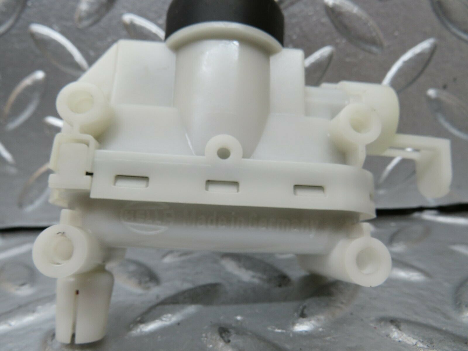 24251 Mercedes-Benz S124 220TE Door Lock Vacuum Actuator Hella Front Right