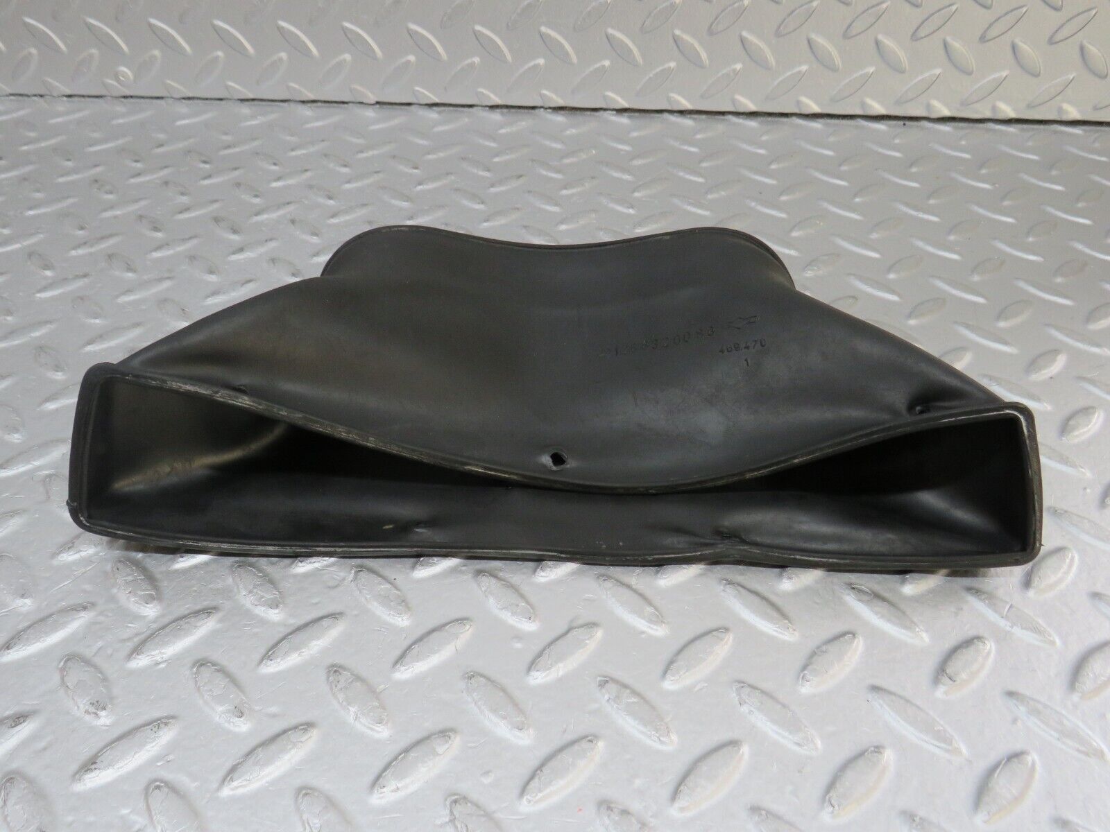 36158 Mercedes-Benz W126 420SE Heating Duct Rubber 1268320088