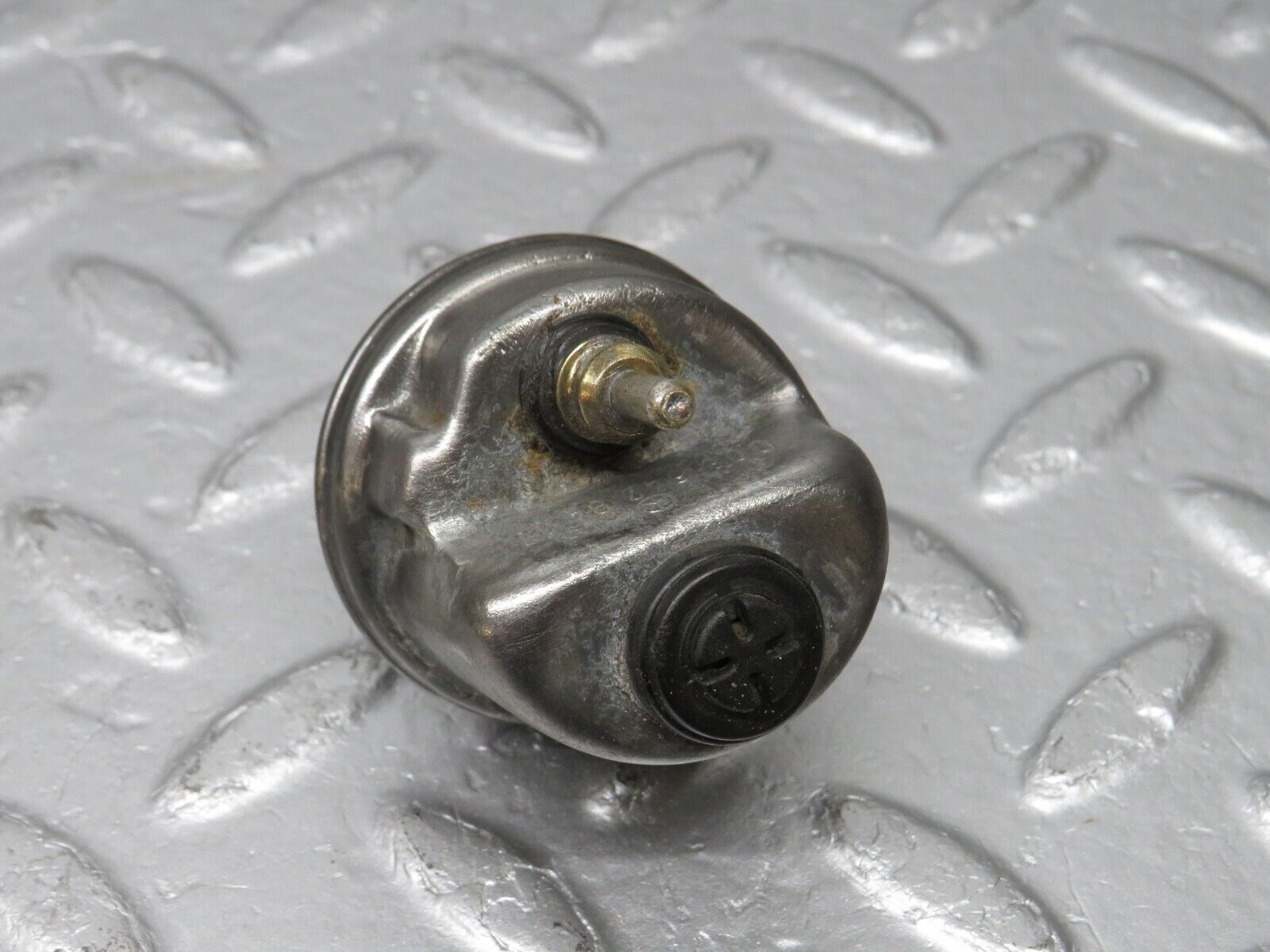 39152 Mercedes-Benz W201 190E 2.6L Oil Pressure Sensor VDO