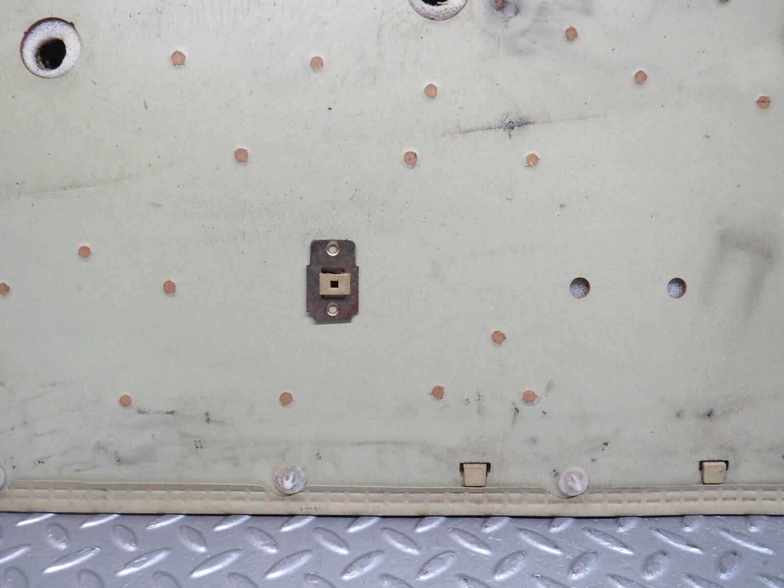 29617 Mercedes-Benz W123 230E Front Right Door Card Beige