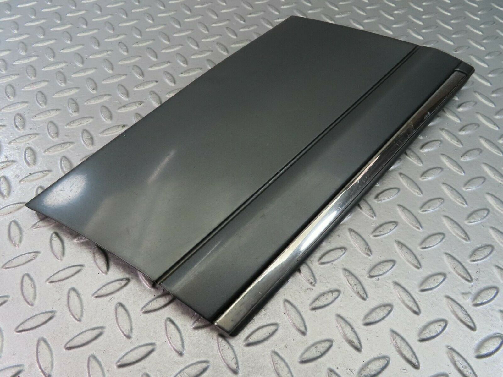 9032 Mercedes-Benz W126 Front Left Fender Wing Moulding Trim 1266903540