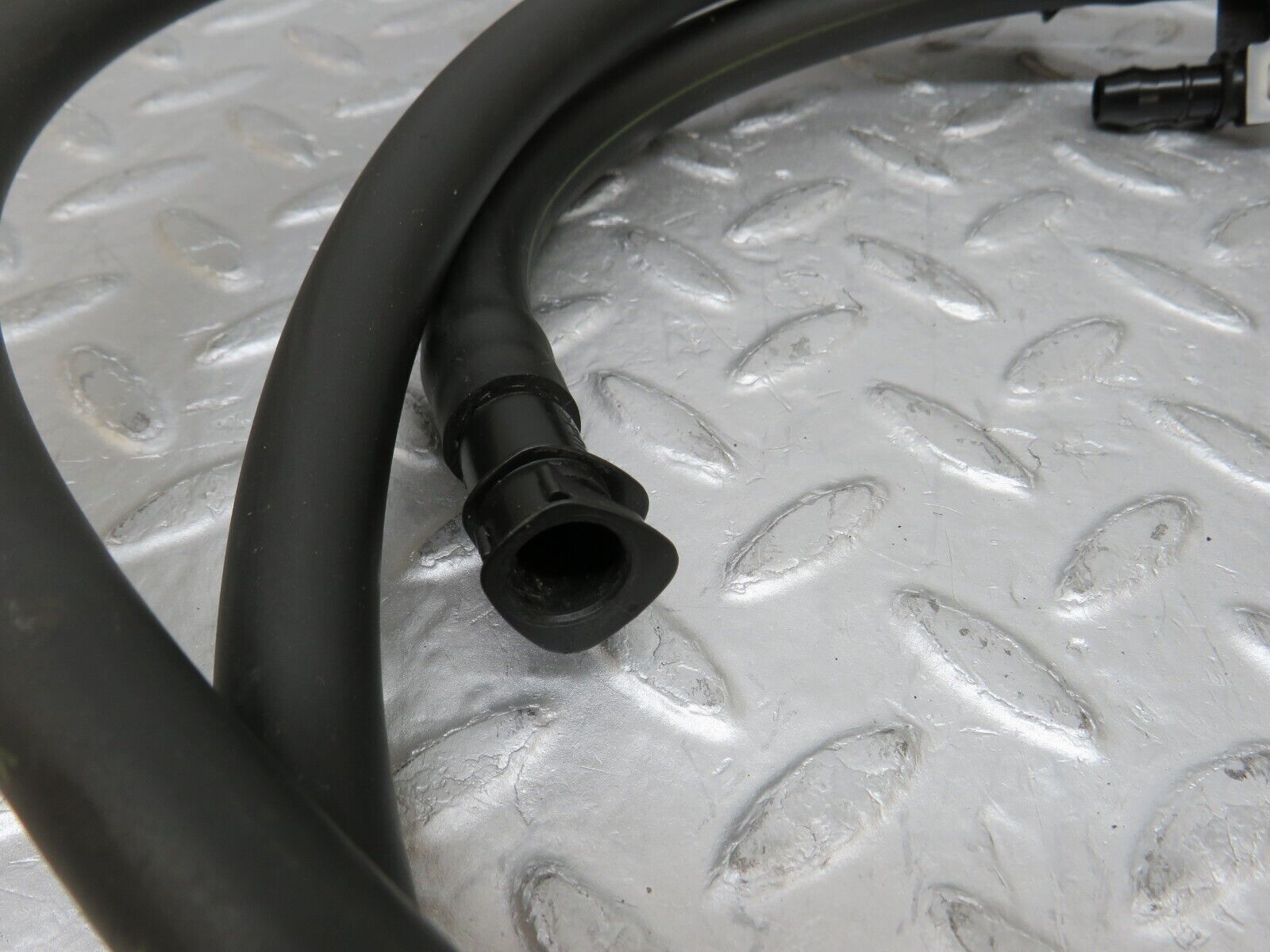 35250 Mercedes-Benz W221 Headlight Washer Hose Pipe