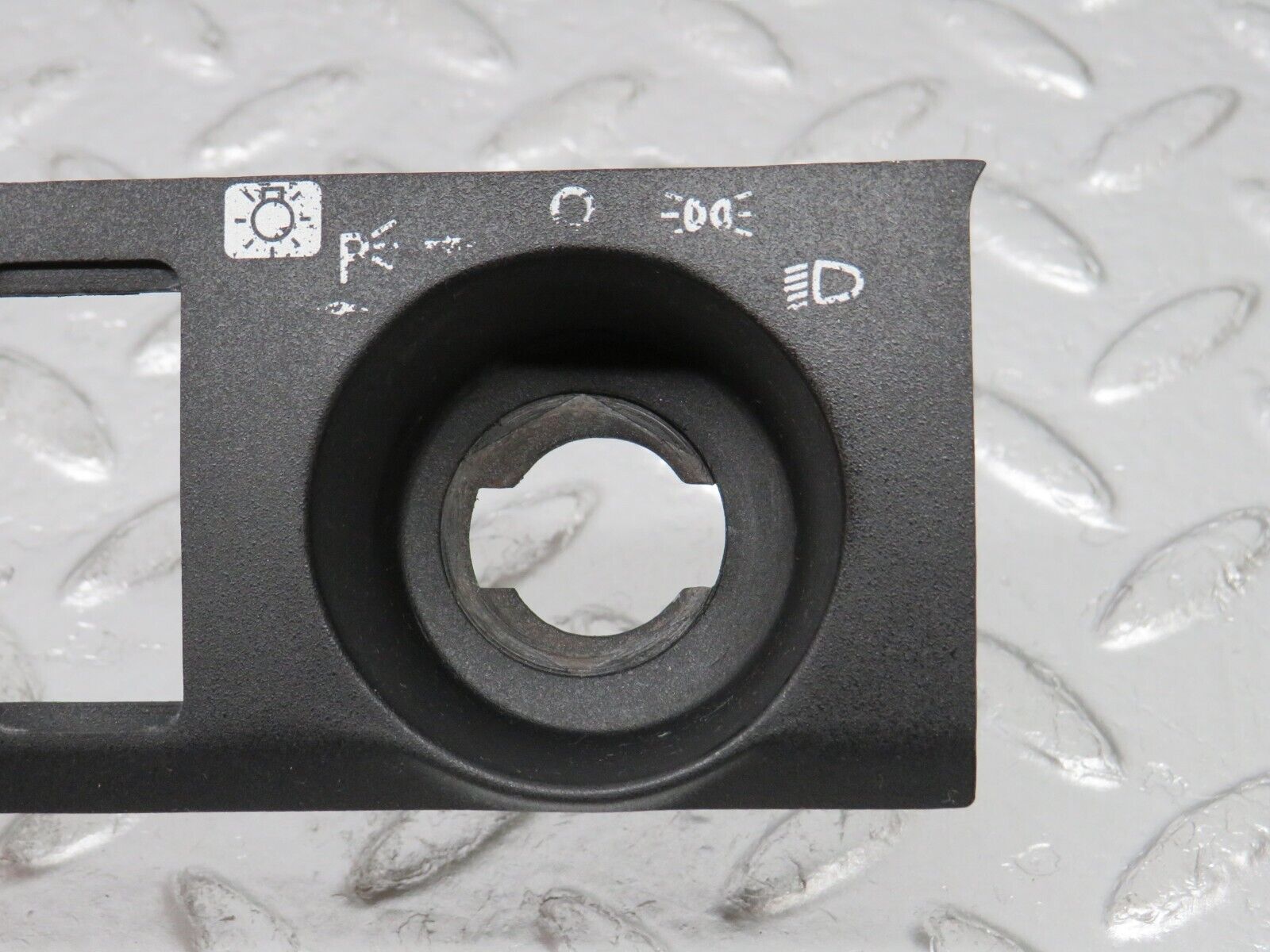 34351 Mercedes-Benz C126 380SEC Headlight Switch Cover Trim Surround 126689018