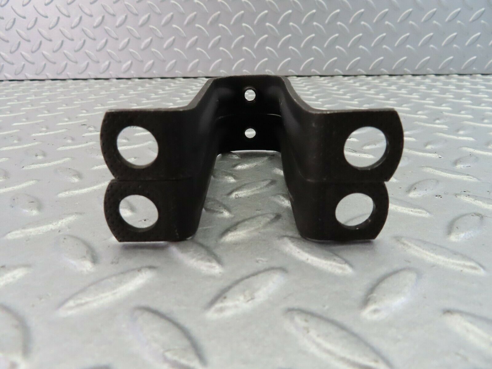 8047 Mercedes-Benz W115 220D Rocker Cover Supports