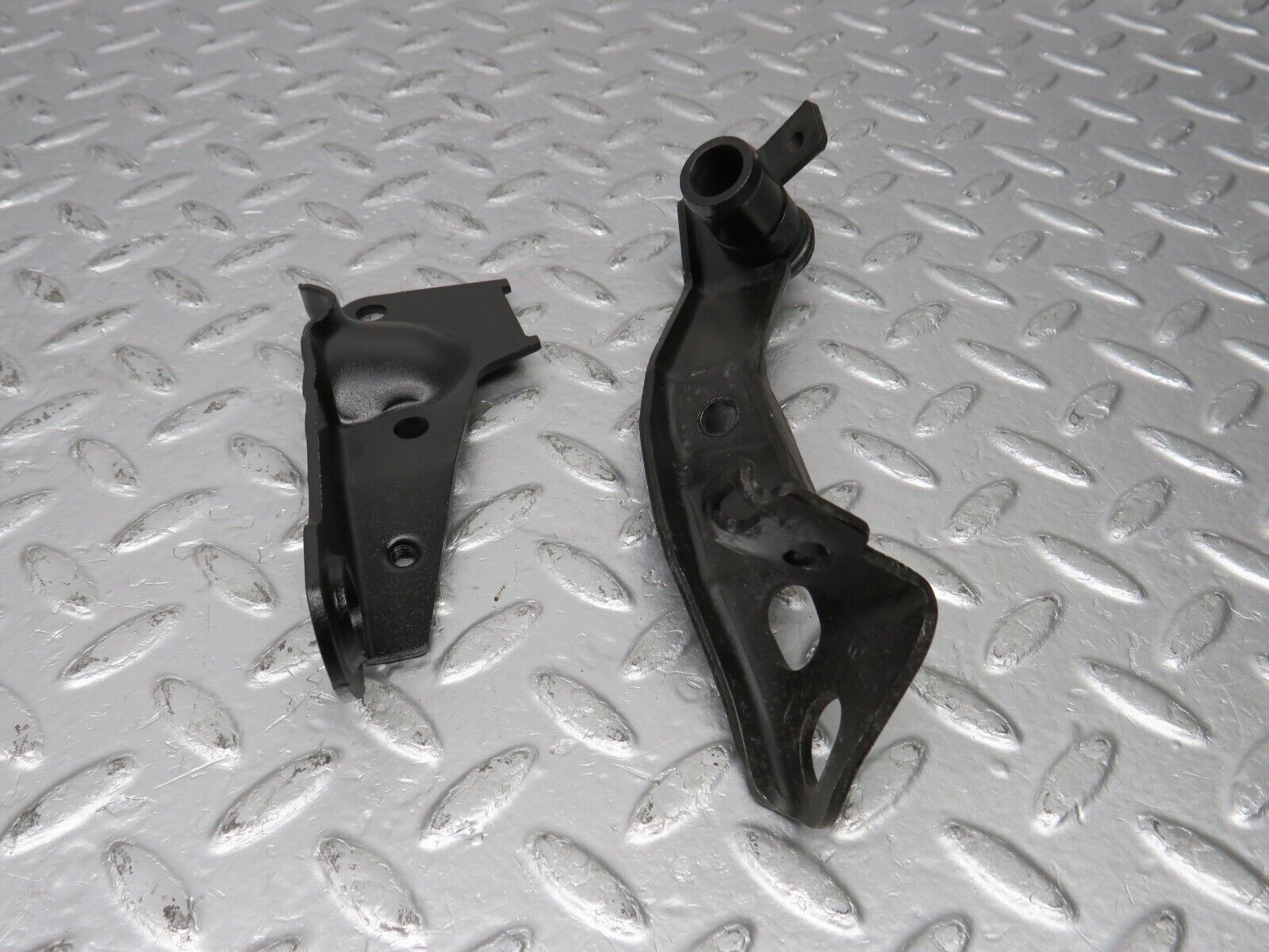 39731 Mercedes-Benz R129 320SL Coupe Engine Lifting Eyes Hooks