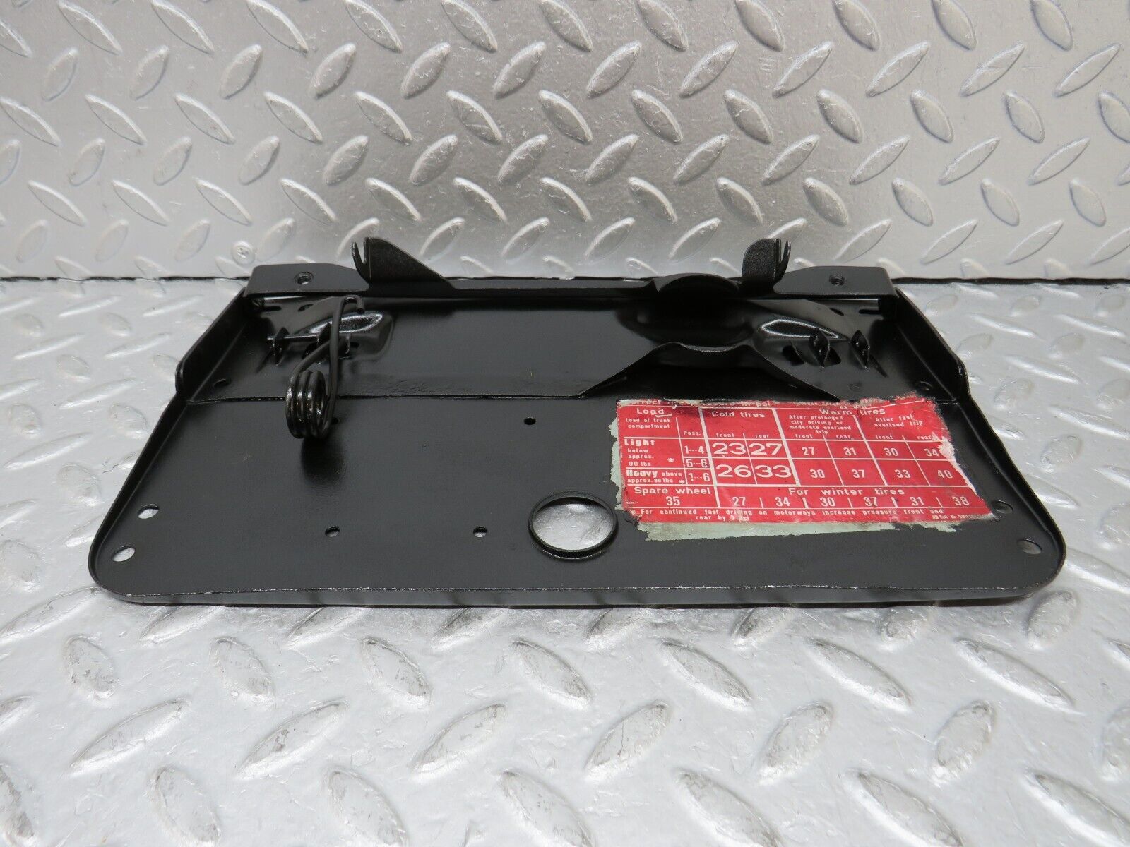 35872 Mercedes-Benz W108 Fuel Tank Flap Cap