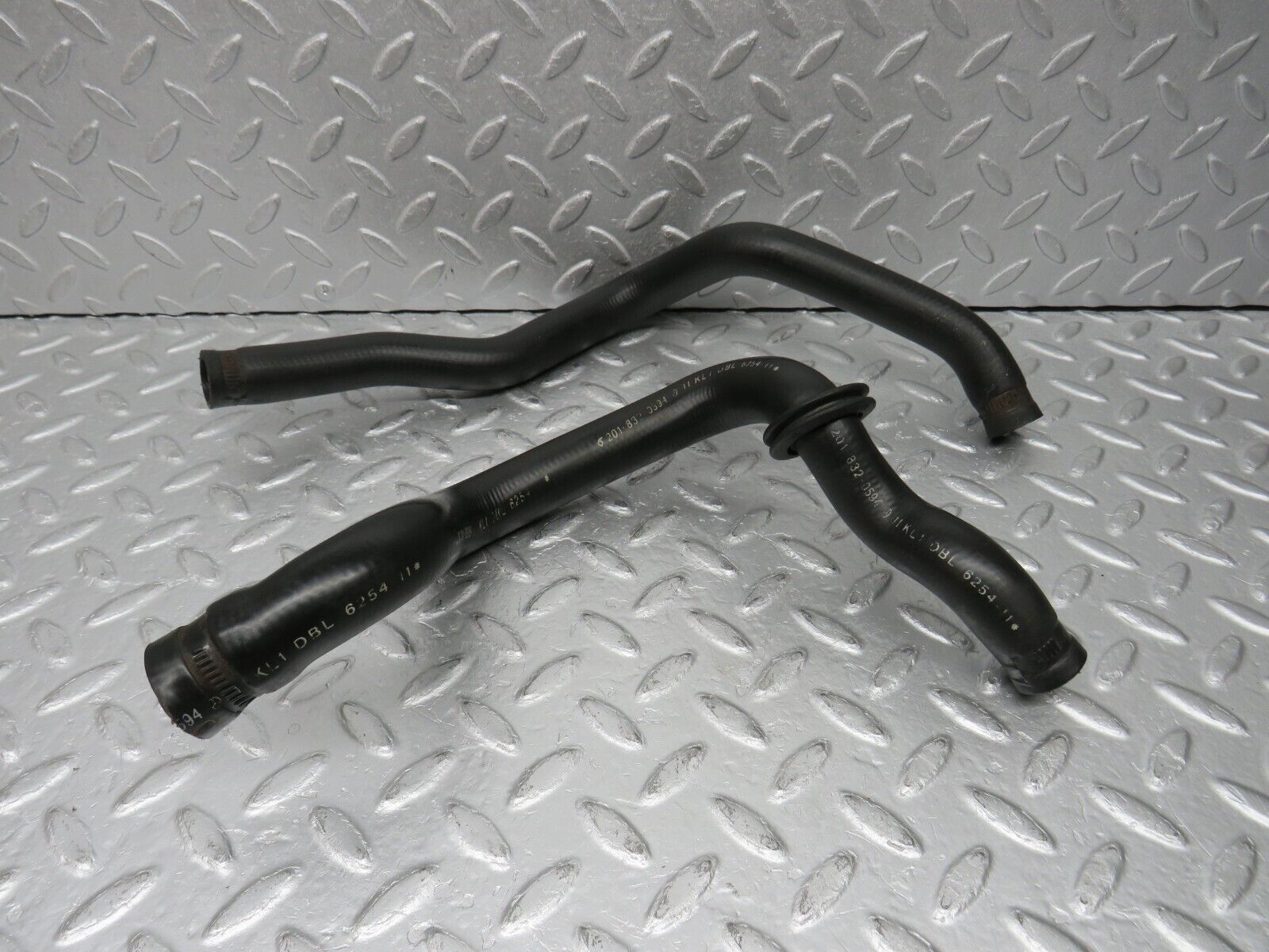 38889 Mercedes-Benz W201 190E 2.6L Heater Radiator Hose 2018320594 2018322894