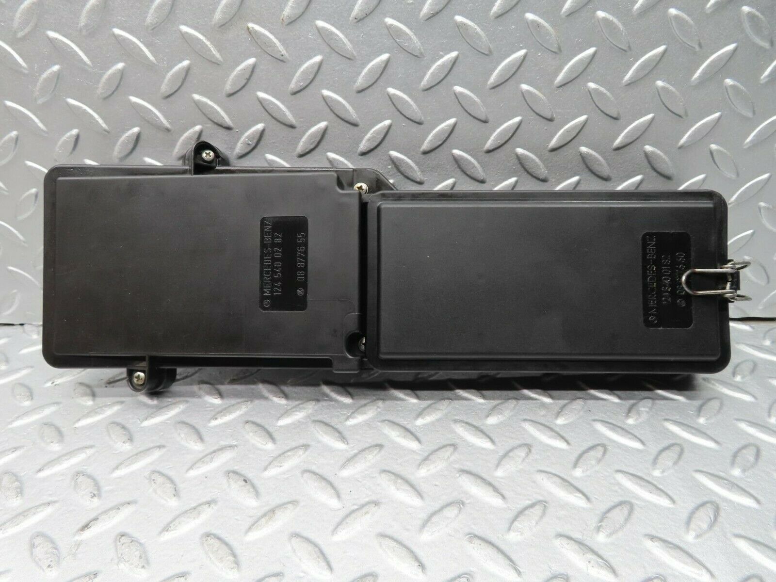 16286 Mercedes-Benz W124 260E Fuse Box Cover Lid 1245400182