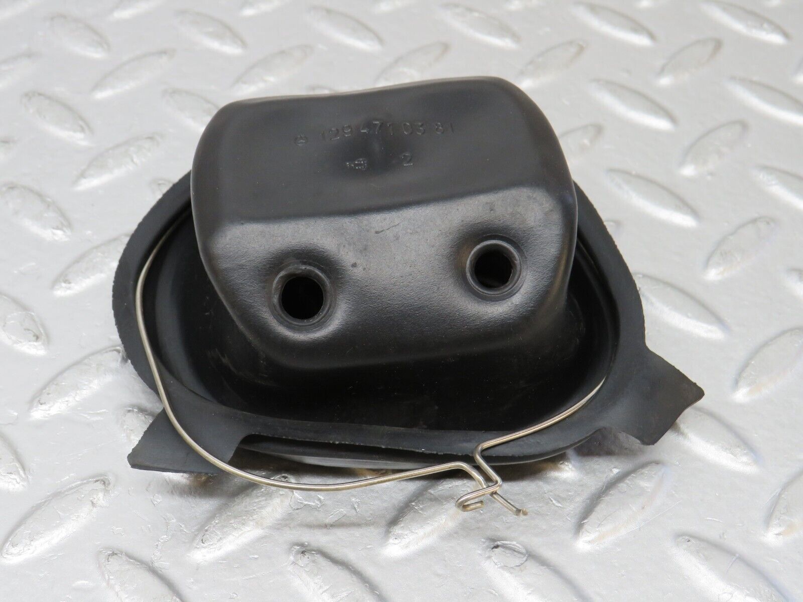 38455 Mercedes-Benz R129 280SL Coupe Fuel Tank Rubber Seal Set 1294710381 1294710481