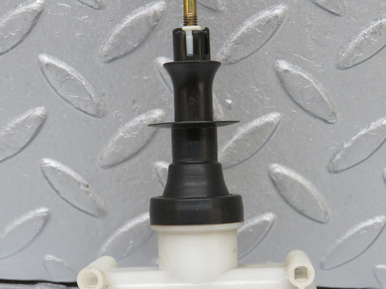 36632 Mercedes-Benz W201 190E 2.0L Rear Right Door Lock Vacuum Actuator