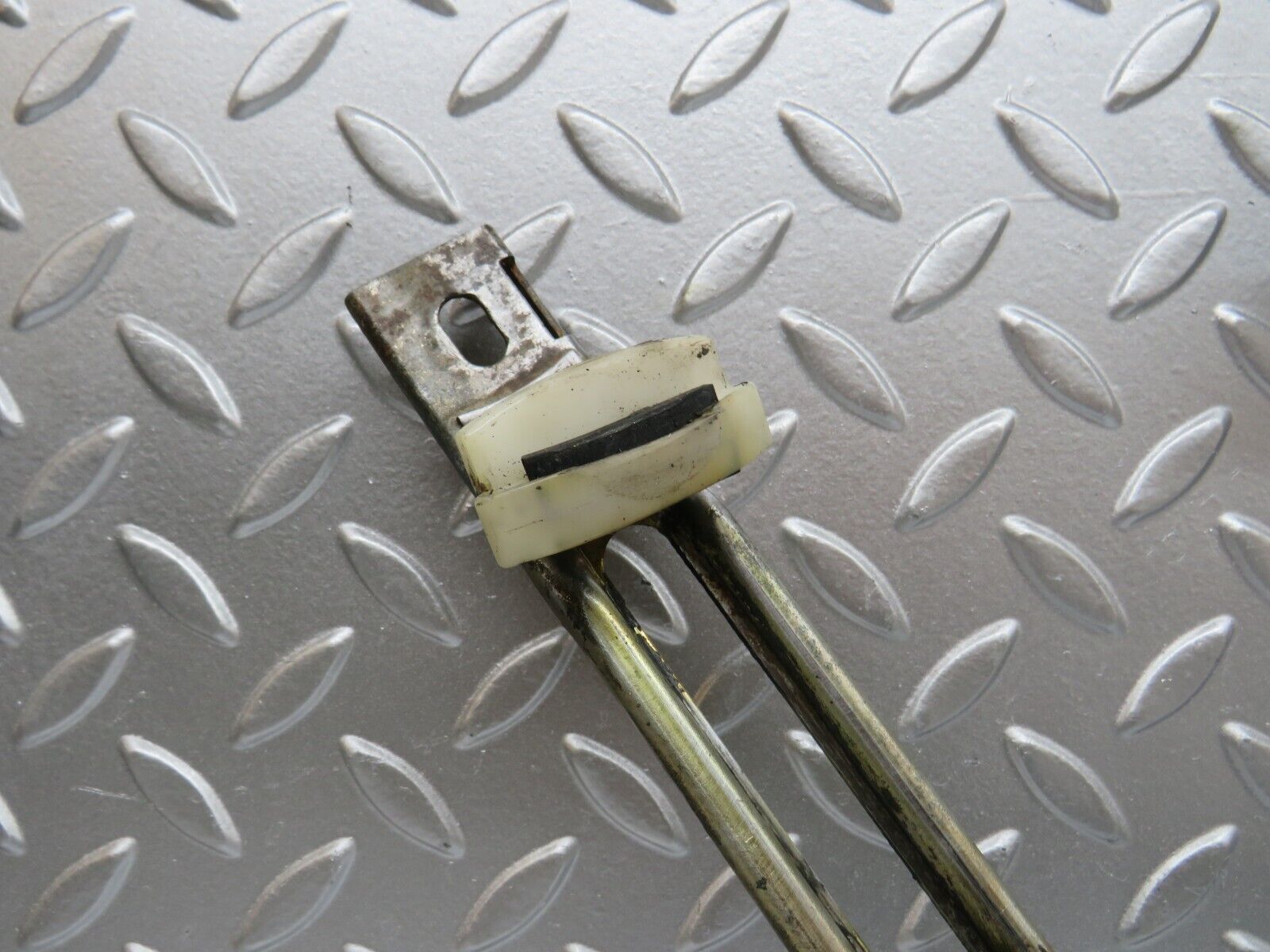 31139 Mercedes-Benz W123 200D Front Right Manual Window Regulator 1237200446